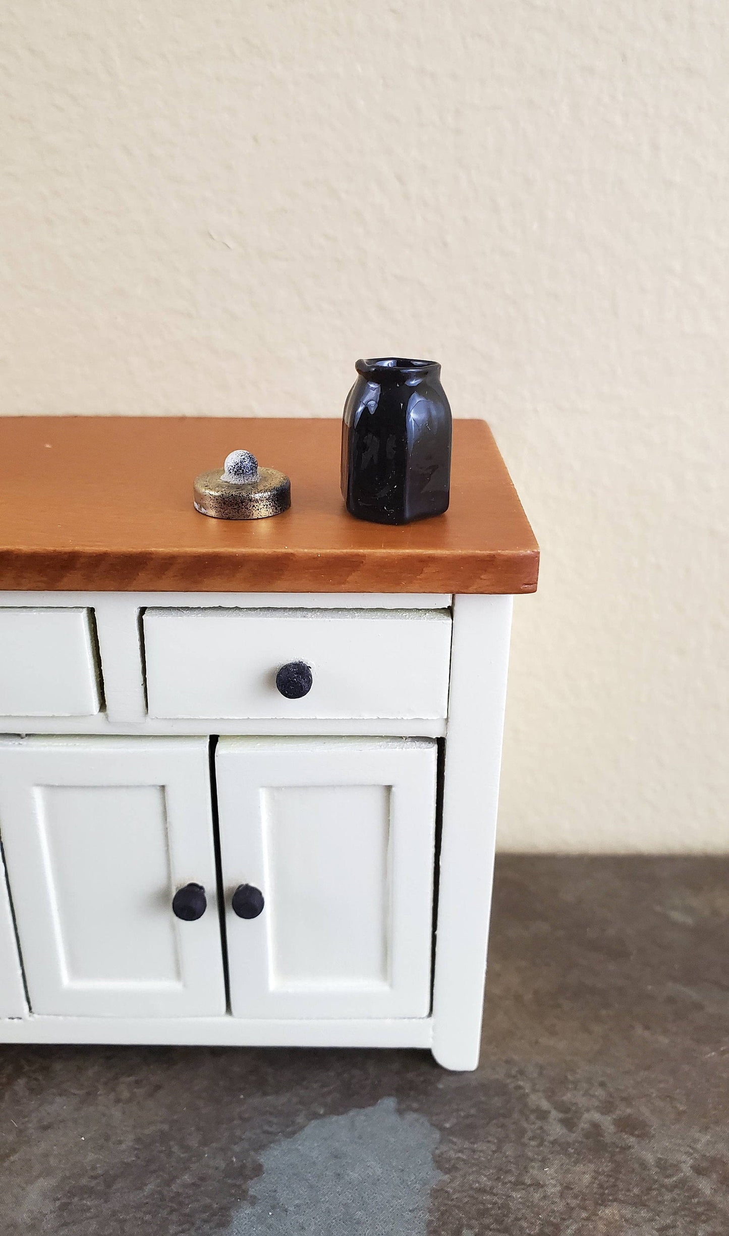 Dollhouse Miniature Black Glass Hexagon Jar with Removable Lid 1:12 Scale