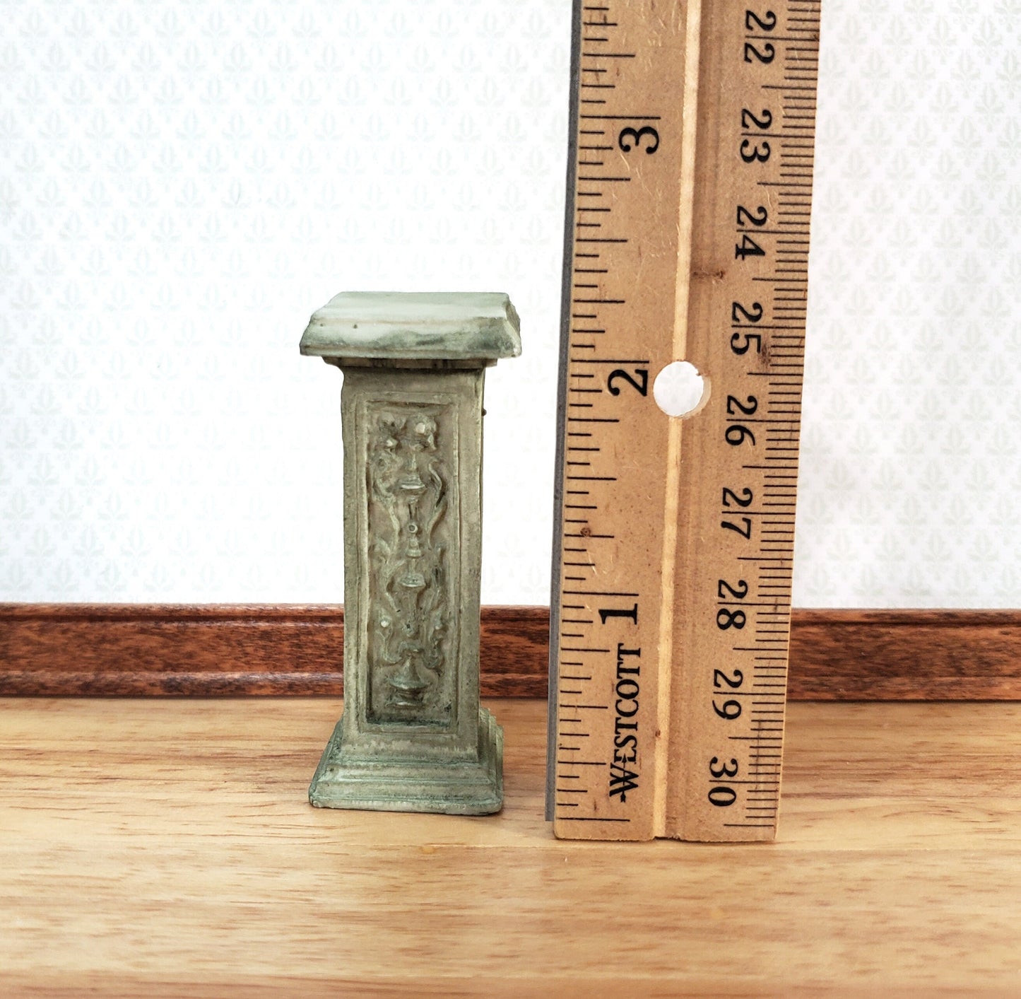 Dollhouse Garden Pedestal for Plants Aged Green 1:12 Scale Fairy Garden A1003GN