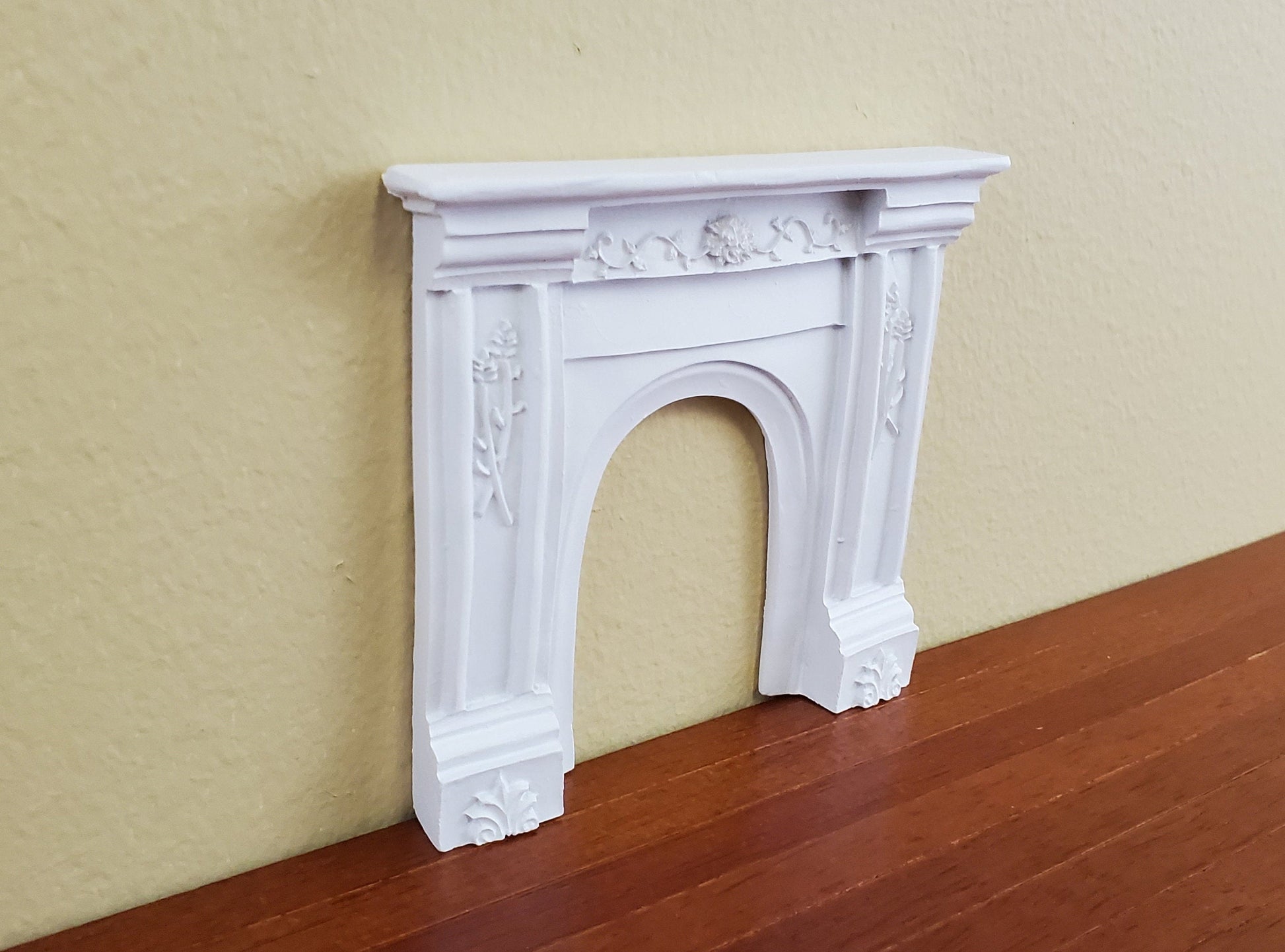Dollhouse Miniature Fireplace Surround Victorian with Flowers White Arch Opening 1:12 Scale