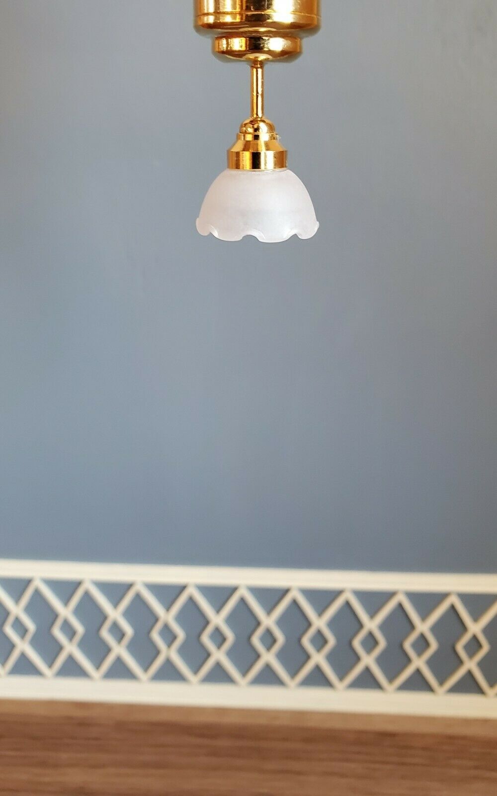 Dollhouse Miniature Battery Light Hanging Ceiling Flower Shade Lamp 1:12 Scale