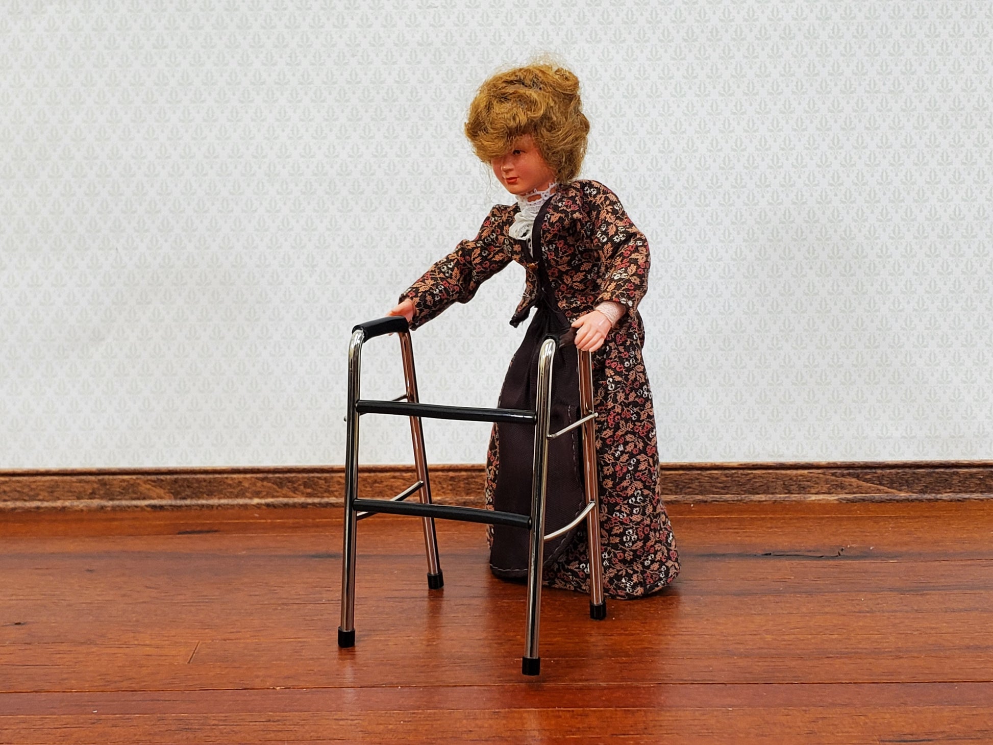 Dollhouse Walker Metal 1:12 Scale Miniature Hospital Doctors Settings