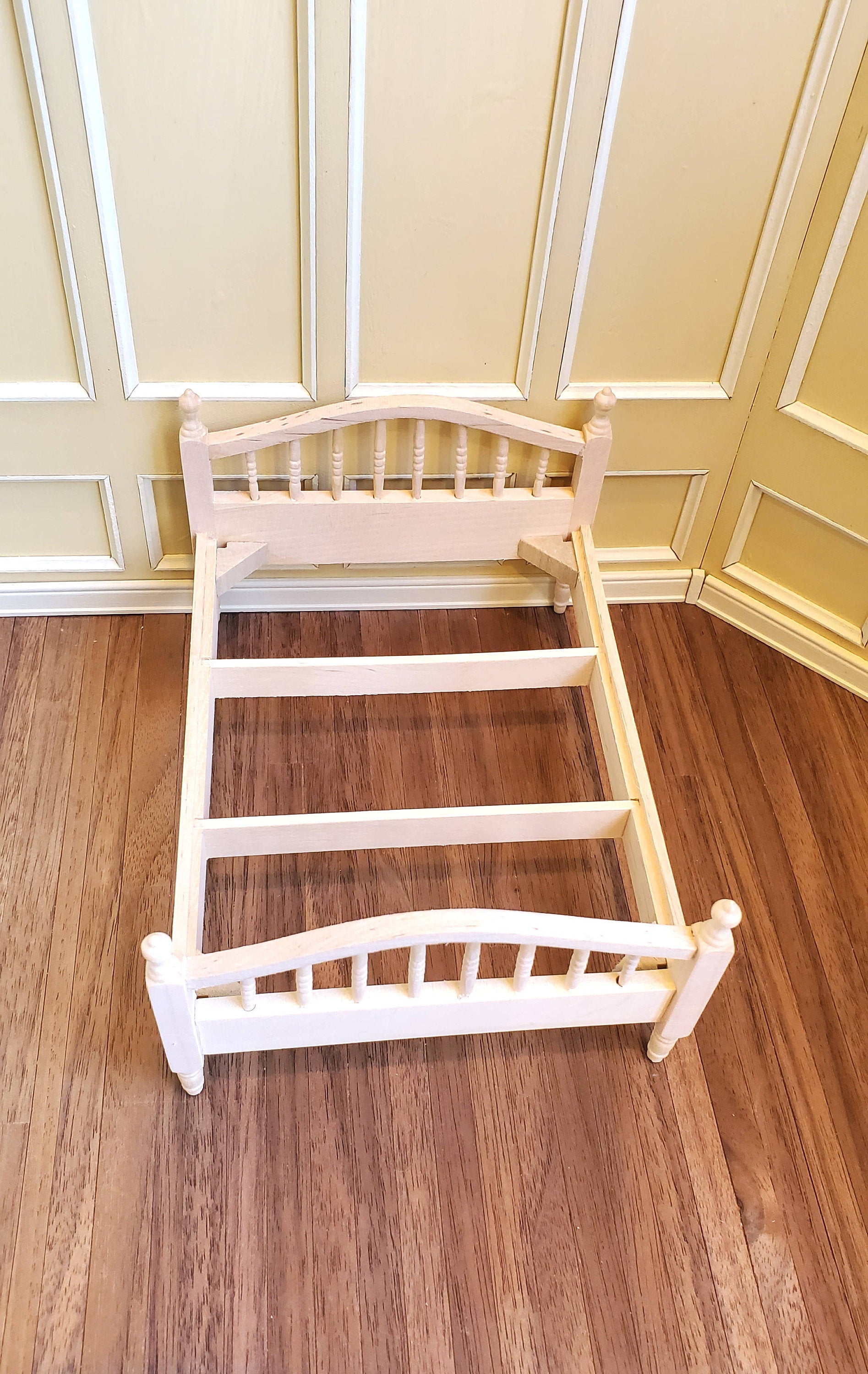 Dollhouse Miniature Double Bed Spindles with Mattress Unpainted 1:12 Scale Furniture