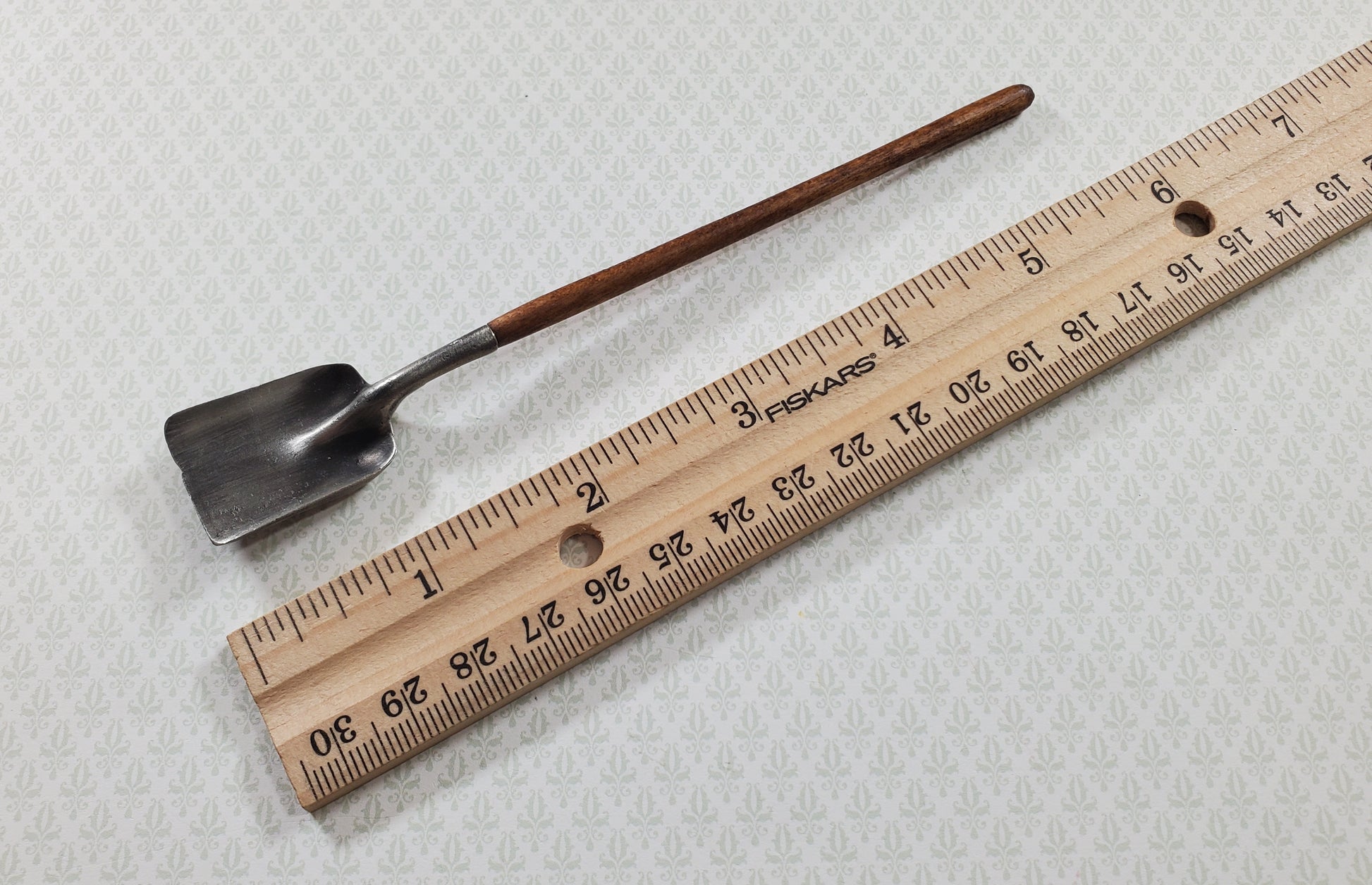 Dollhouse Long Handled Flat Square Shovel Sir Thomas Thumb 1:12 Scale Miniature