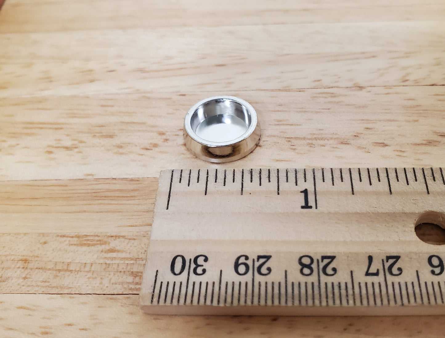 Dollhouse Pet Food Bowl Silver Metal Round Dish 1:12 Scale Miniature