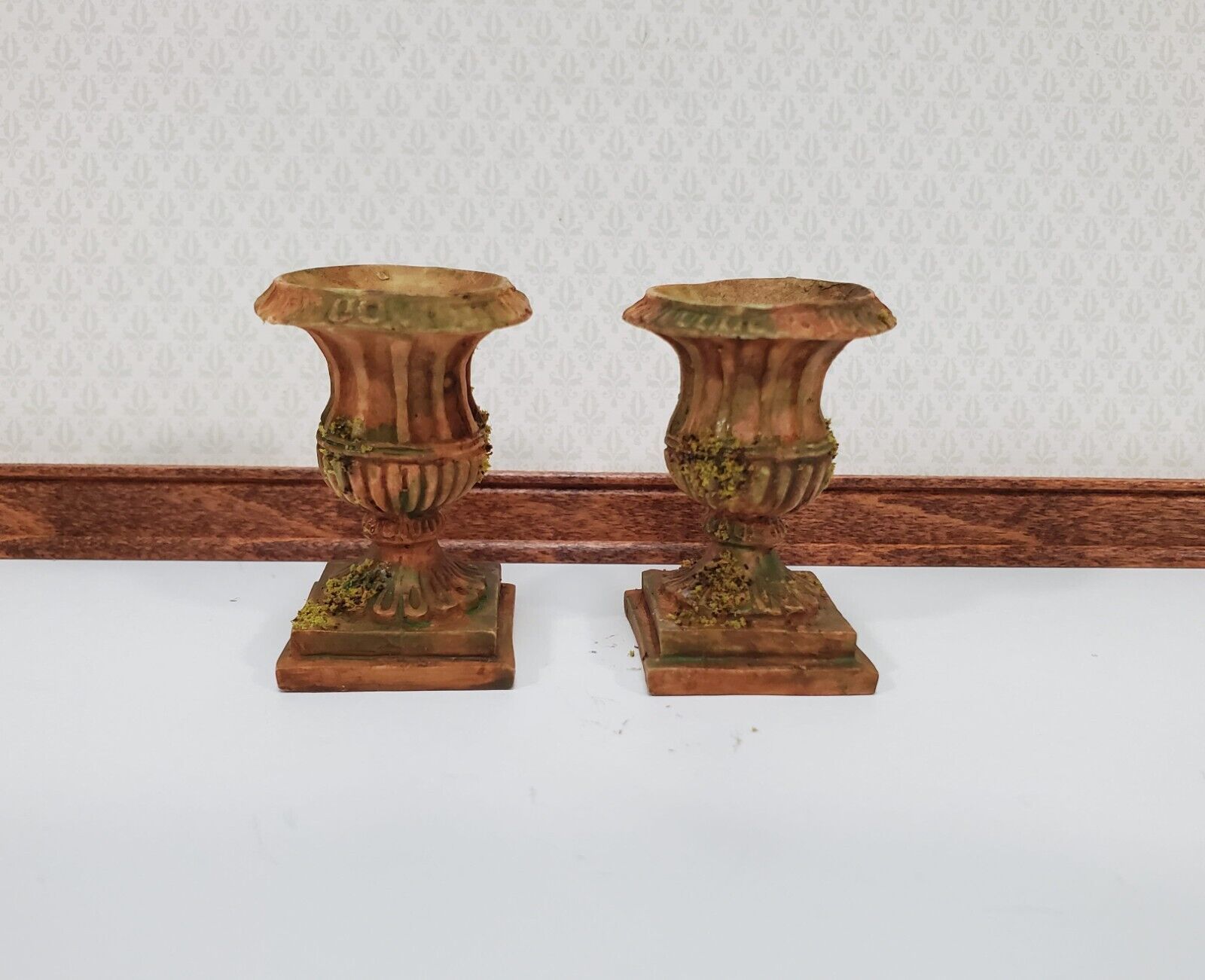 Dollhouse Urn Planter (x2) Cast Resin 1:12 Aged Tan A1441A by Falcon Miniatures