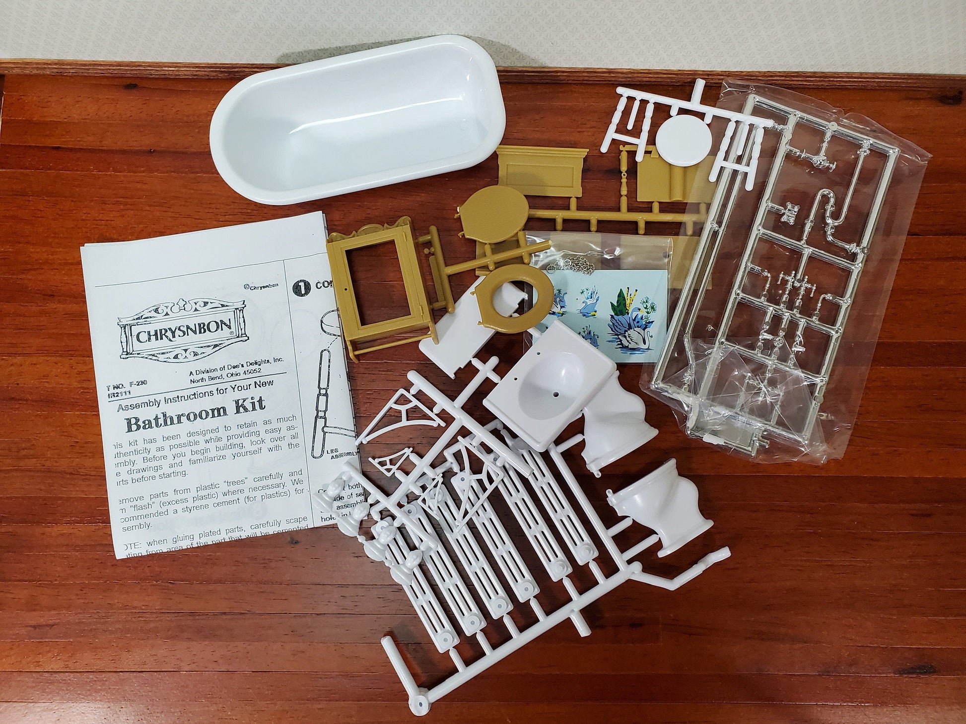 Dollhouse Chrysnbon Bathroom KIT Victorian Style Plastic 1:12 Scale Miniature Bathtub Toilet Sink