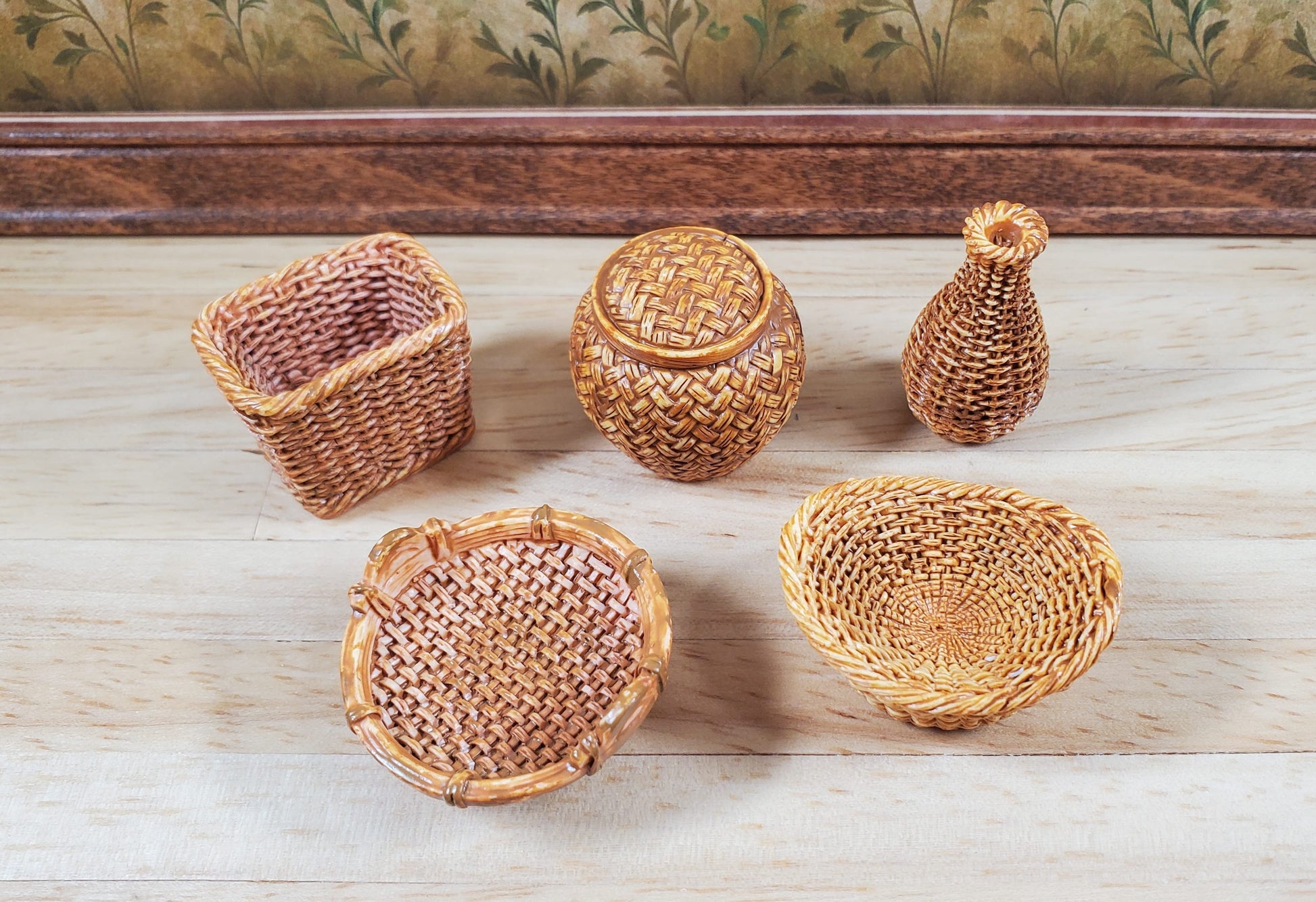 Dollhouse Wicker Style Baskets Set 5 pcs 1:12 Scale Miniatures Cast Resin