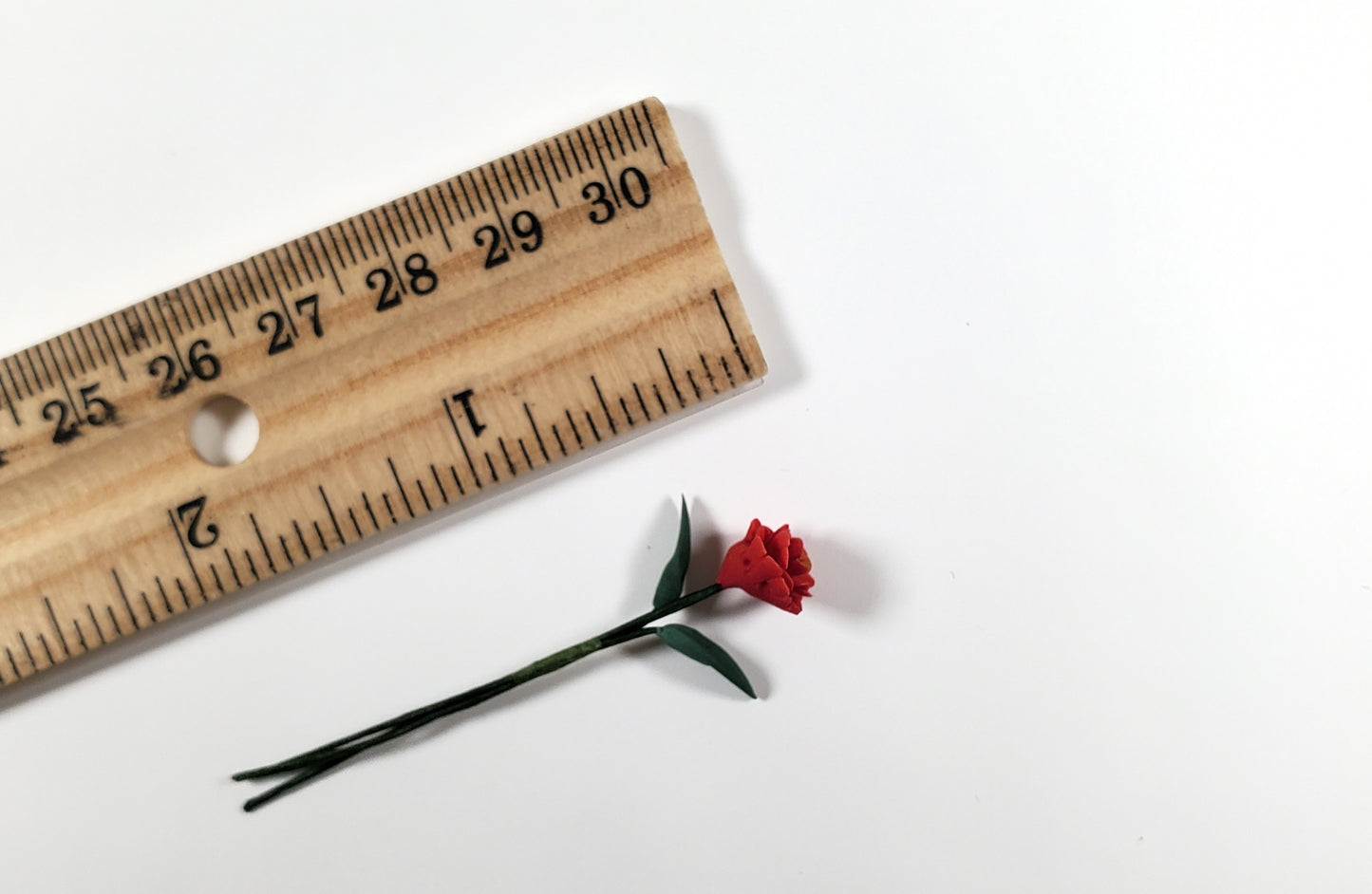 Dollhouse Red Zinnia Single Long Stem with Foliage 1:12 Scale Miniature