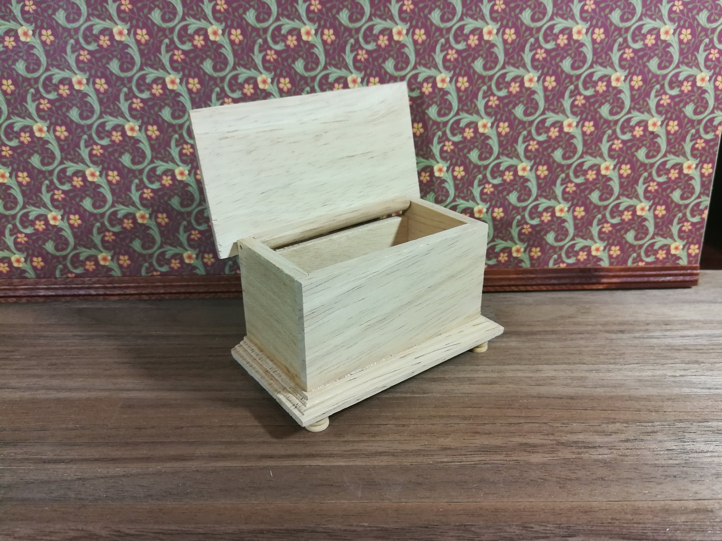 Dollhouse Wood Blanket Trunk Unpainted 1:12 Scale Miniature Furniture