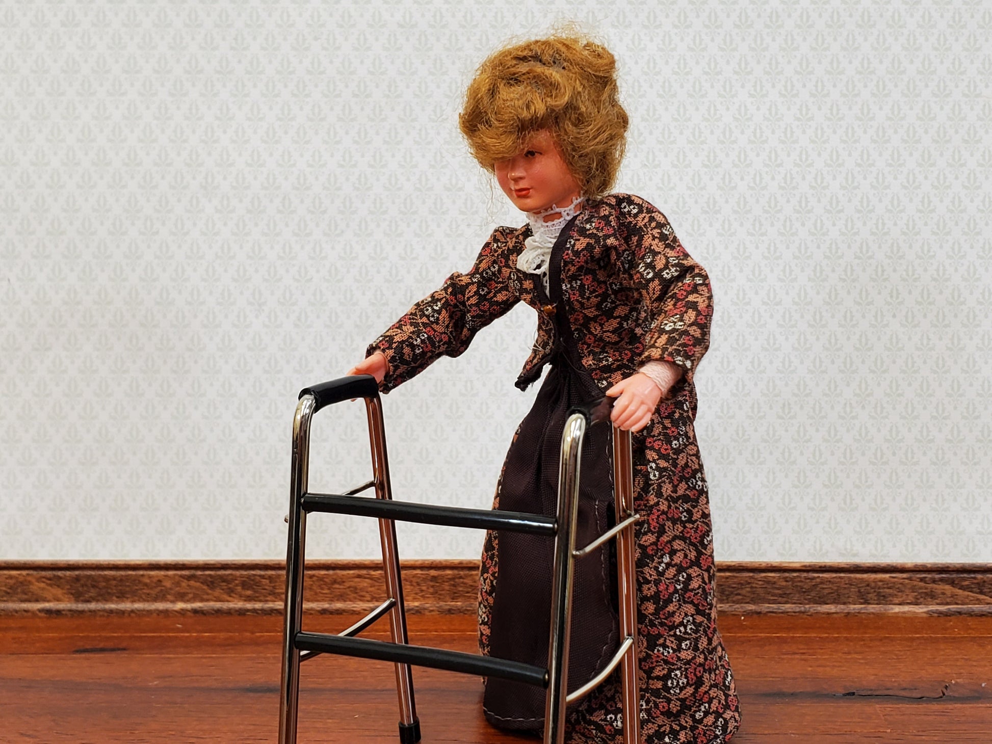 Dollhouse Walker Metal 1:12 Scale Miniature Hospital Doctors Settings