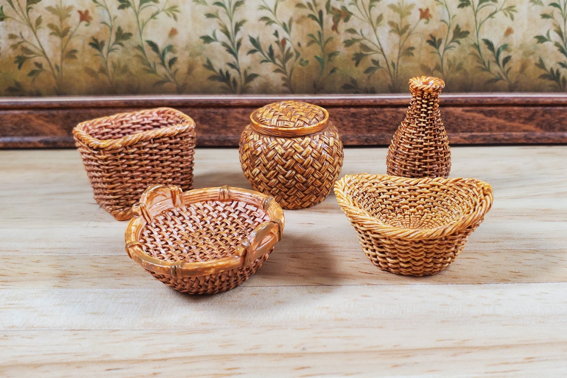 Dollhouse Wicker Style Baskets Set 5 pcs 1:12 Scale Miniatures Cast Resin