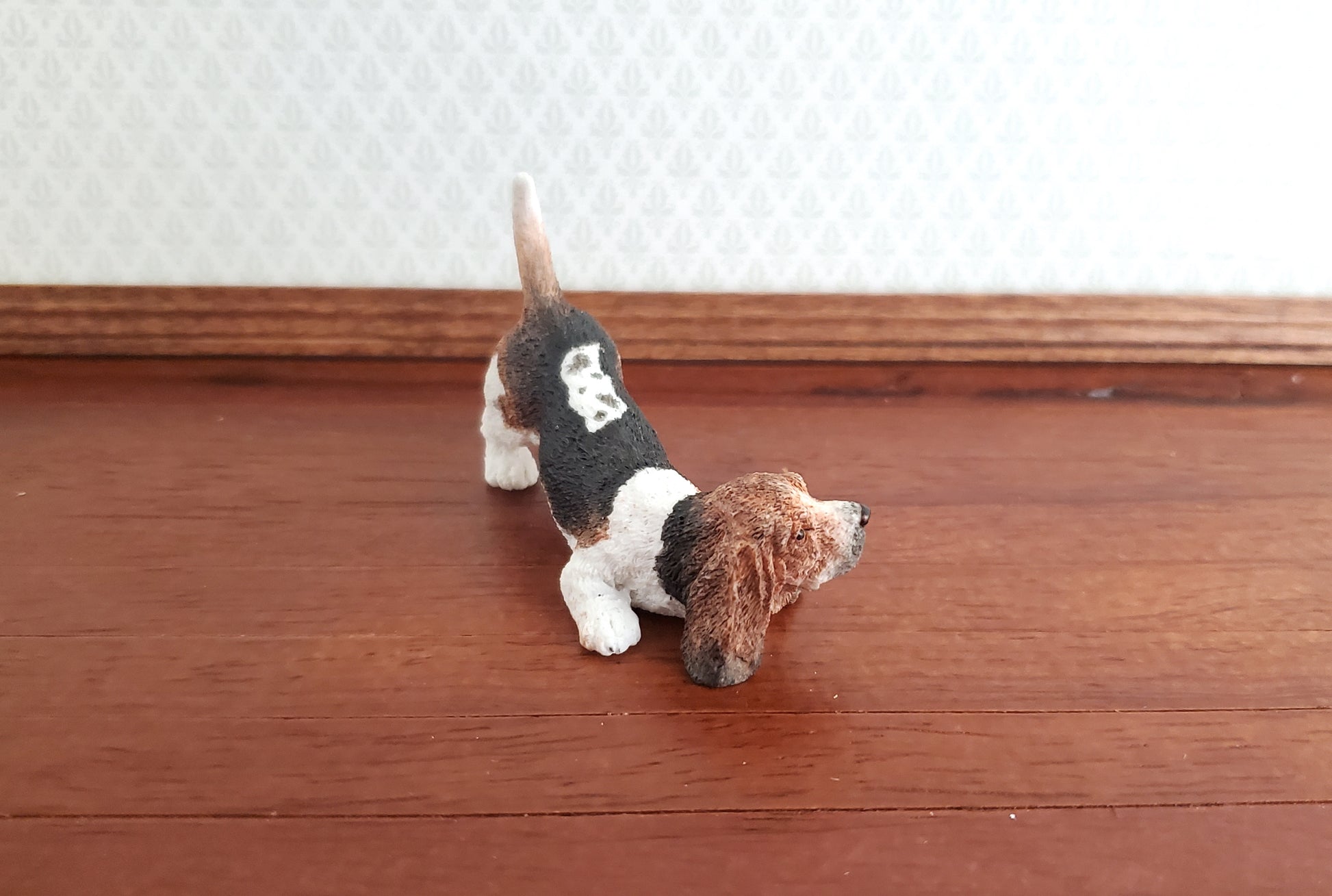 Miniature Dog Basset Hound Playful Stance 1:12 Scale by Falcon