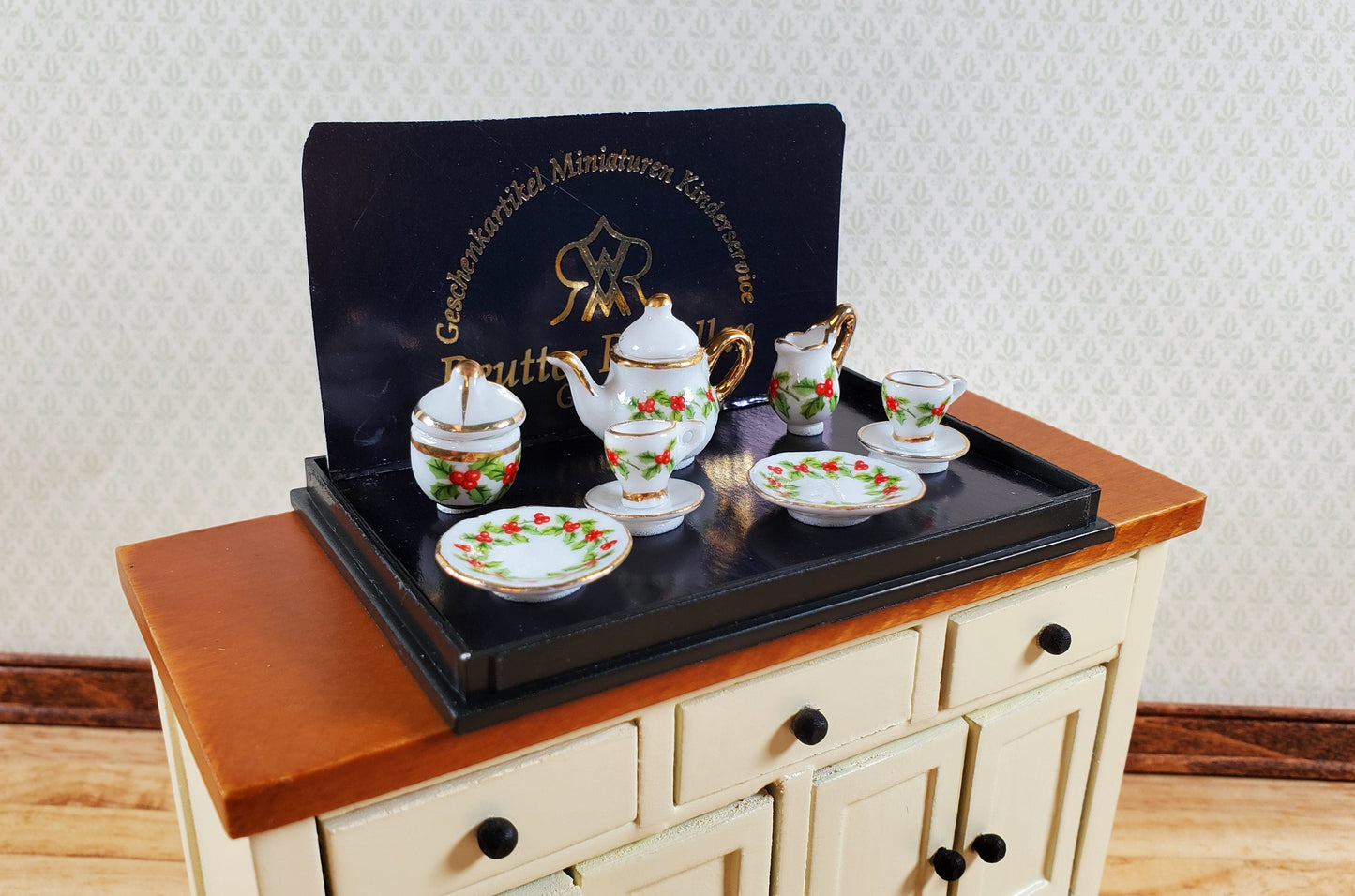 Dollhouse Tea Set Mistletoe Reutter Porcelain 1:12 Scale Teapot Cups Cream Sugar
