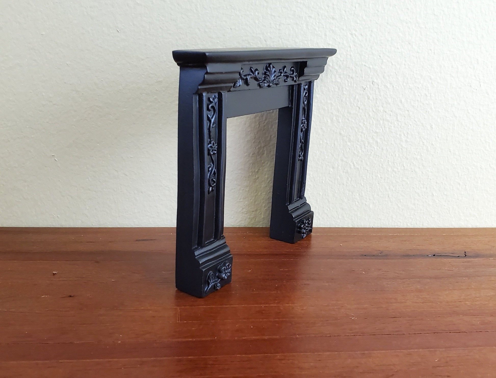 Dollhouse Miniature Fireplace Surround Victorian with Flowers Black 1:12 Scale