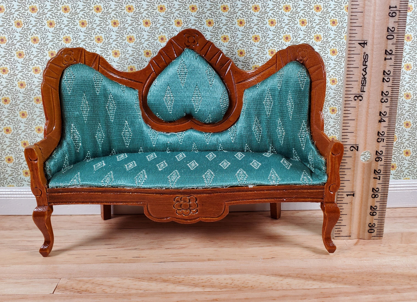 Dollhouse Victorian Green Sofa Couch 1:12 Scale Miniature Wood Furniture
