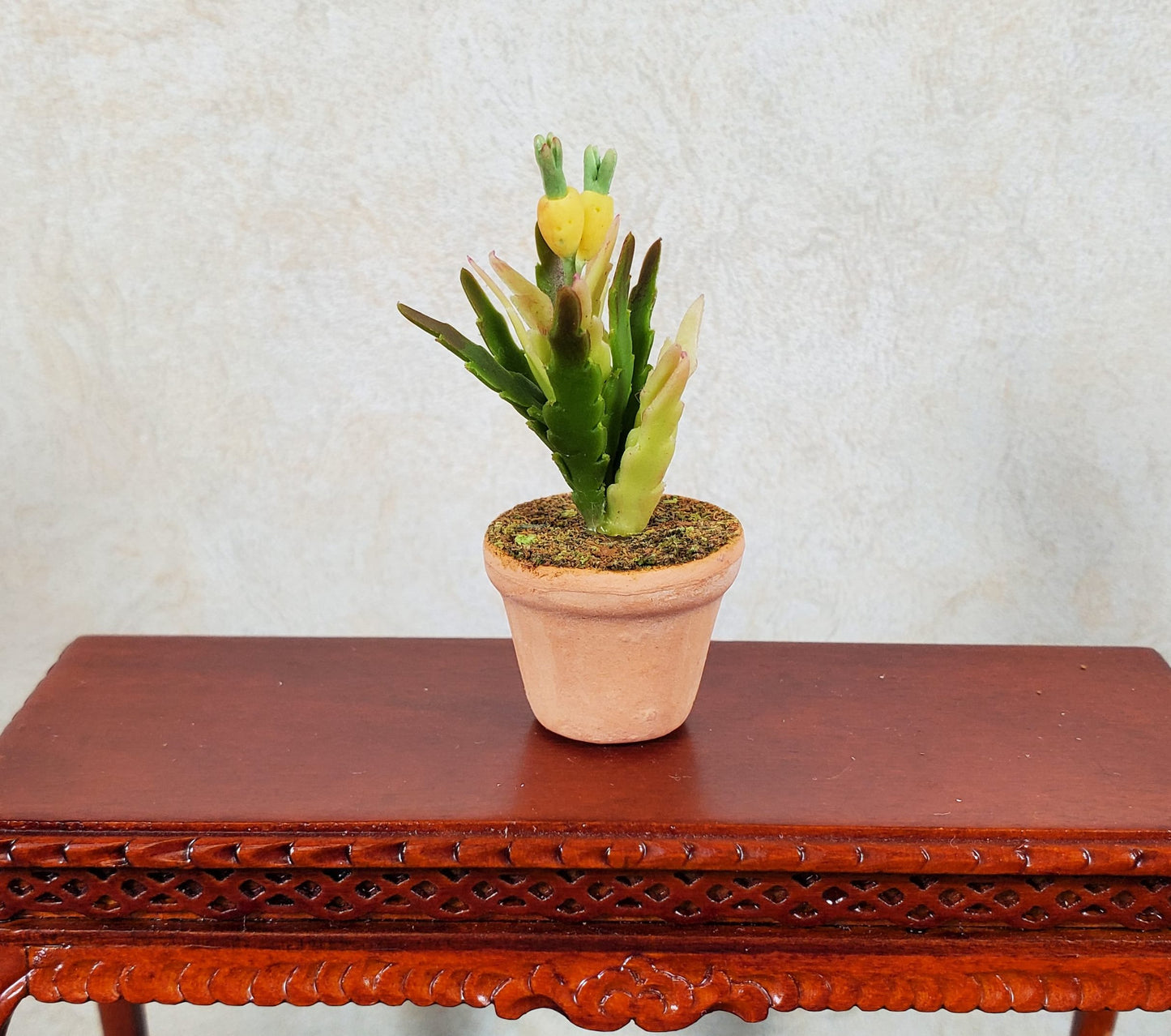 Dollhouse Pineapple Plant in Terra Cotta Pot 1:12 Scale Miniature Flowers