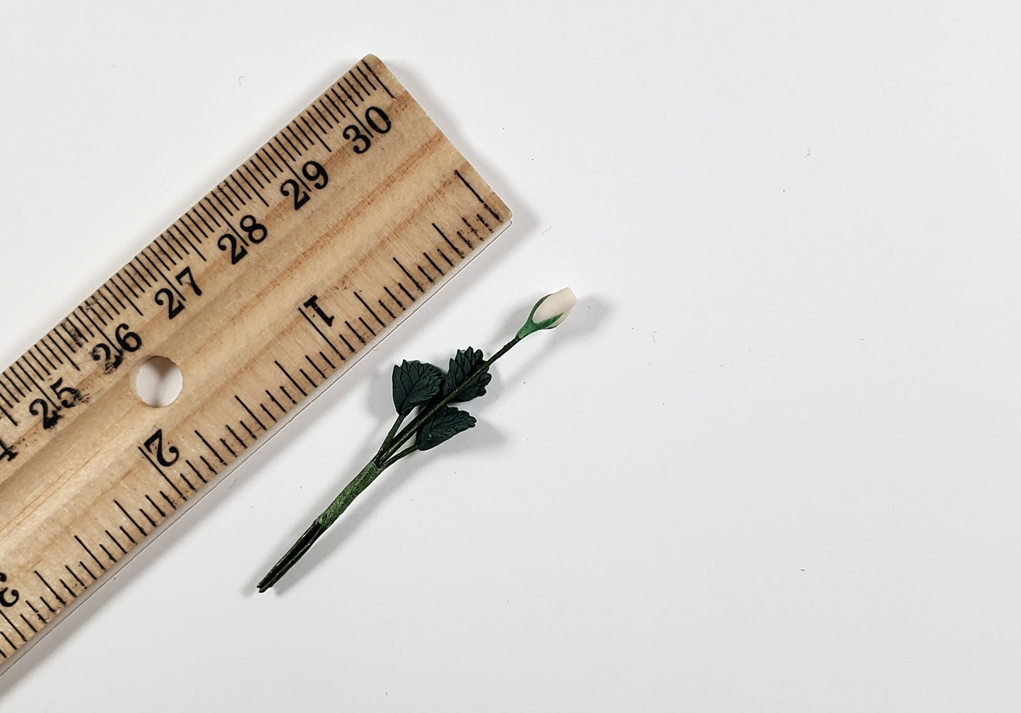 Dollhouse White Rose Bud Single Stem with Foliage 1:12 Scale Miniature
