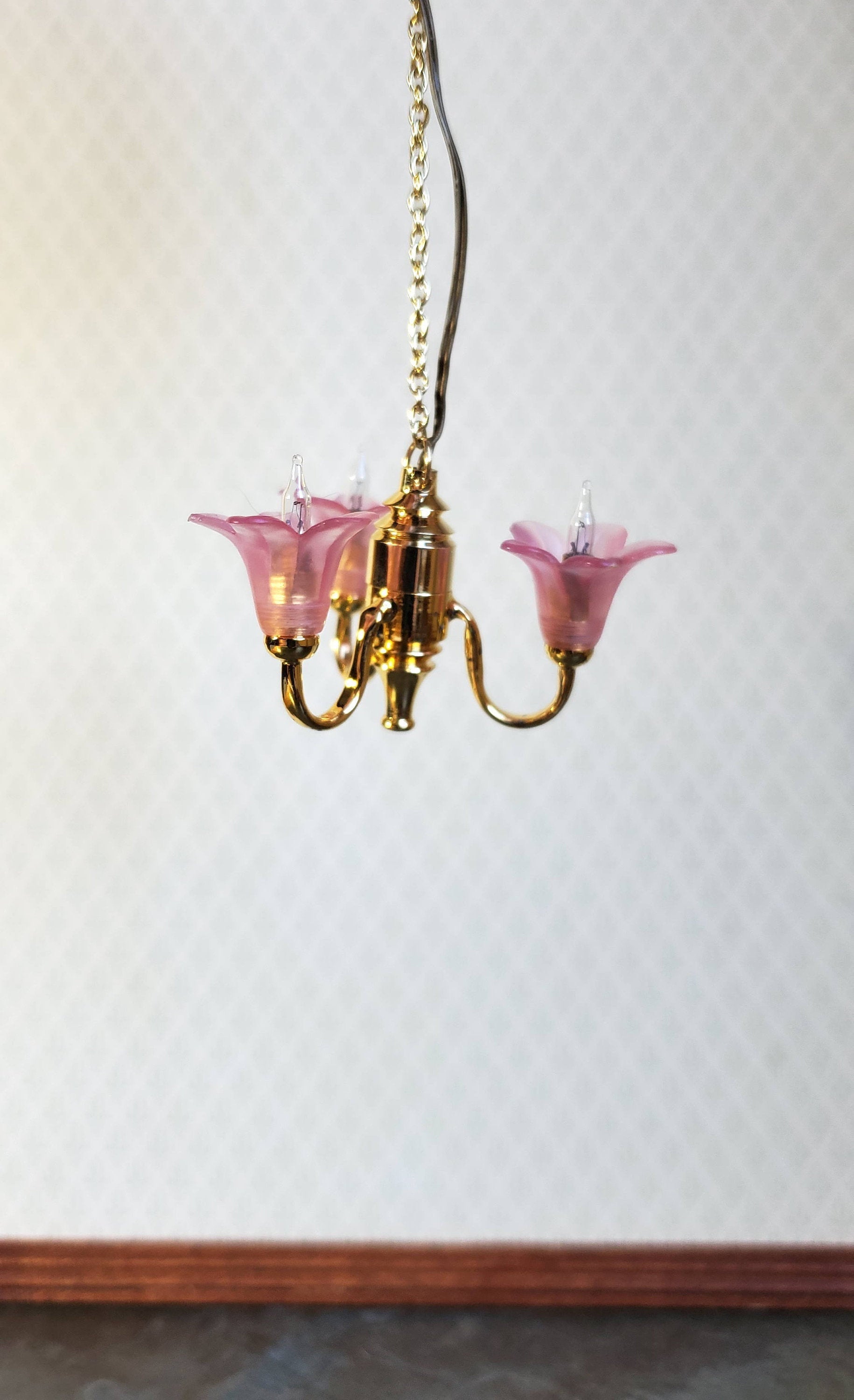 Dollhouse Pink Chandelier Flower Shade 3 Arm 12 Volt with Plug 1:12 Scale HW2736