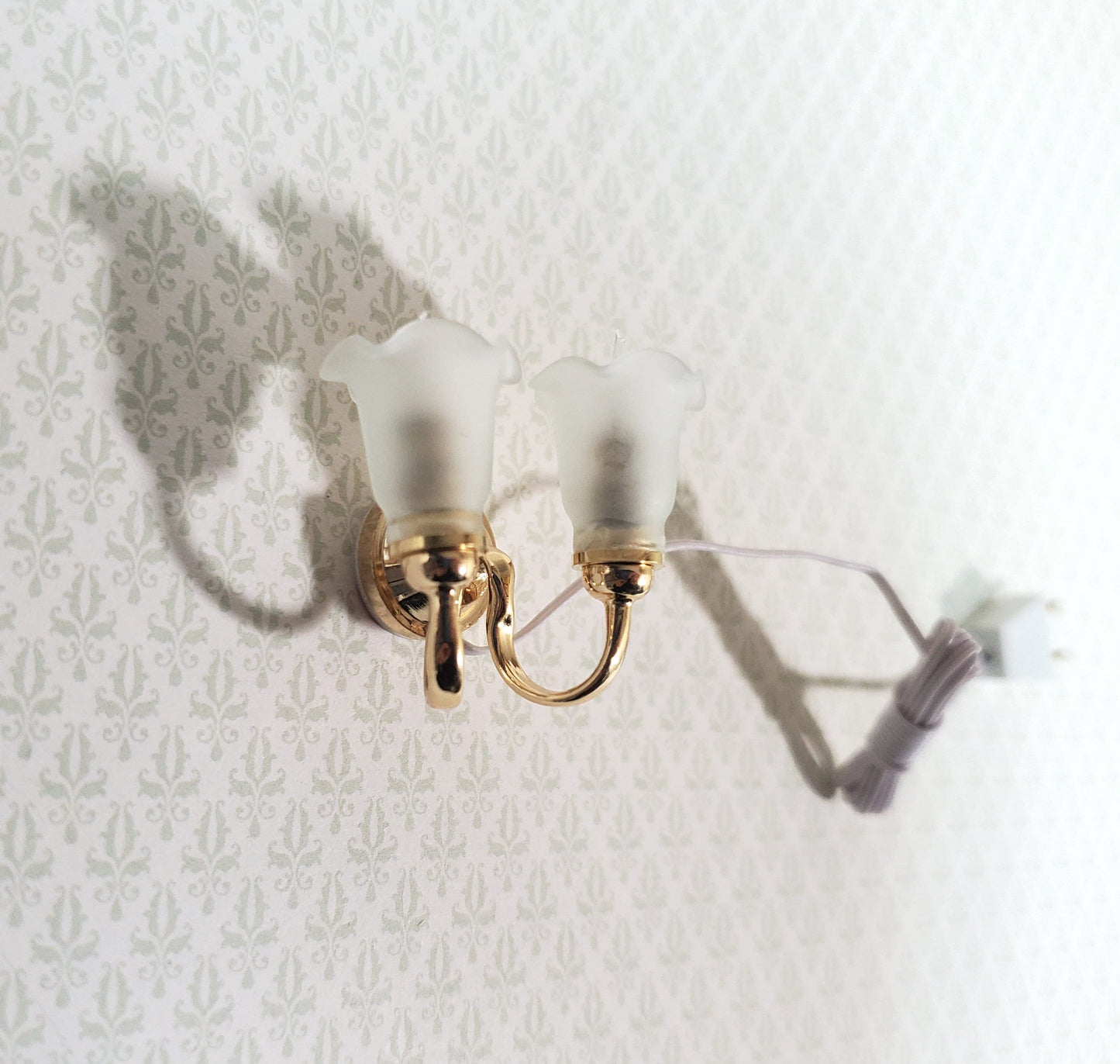 Dollhouse Double Tulip Sconce Flower Shade 12 Volt with Plug 1:12 Scale HW2673