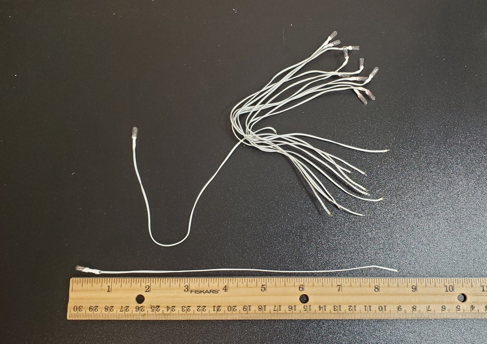 Dollhouse 16V GOW Grain of Wheat Bulb with Wire Set of 10 1:12 Scale HW8102