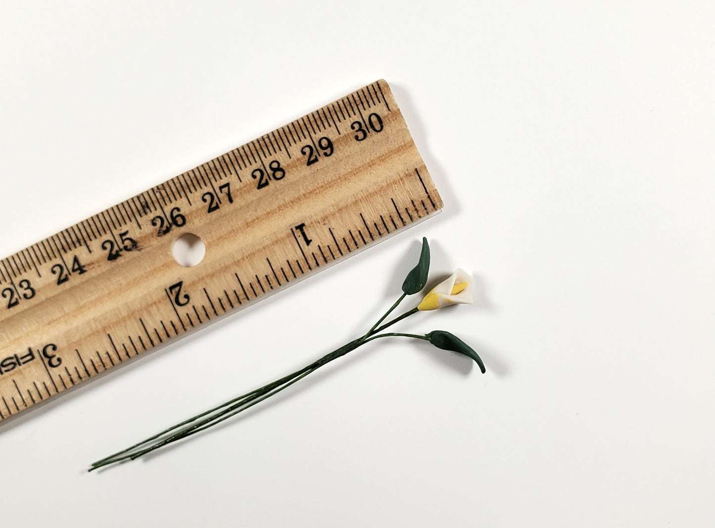 Dollhouse White Calla Lily Single Stem with Foliage 1:12 Scale Miniature