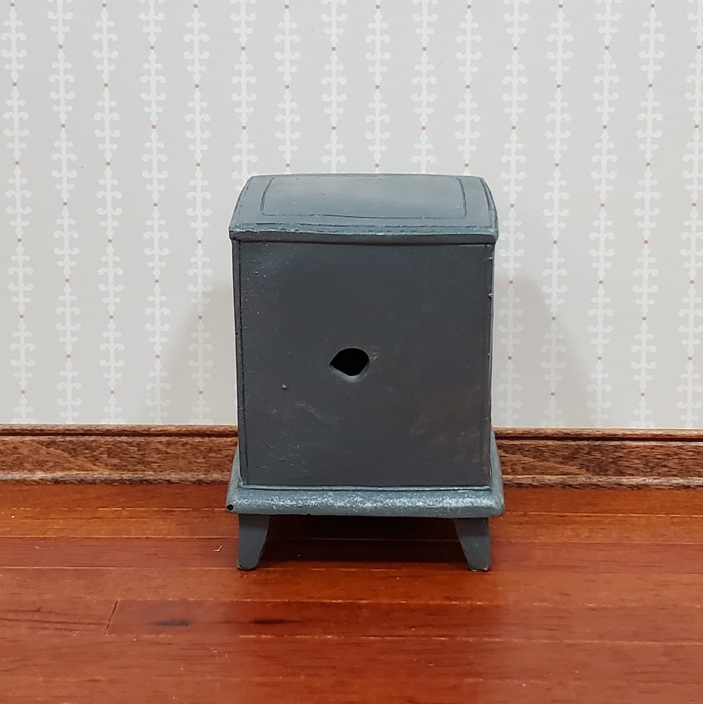 Dollhouse Wood Burning Stove Vintage Style 1:12 Scale Hole for Light