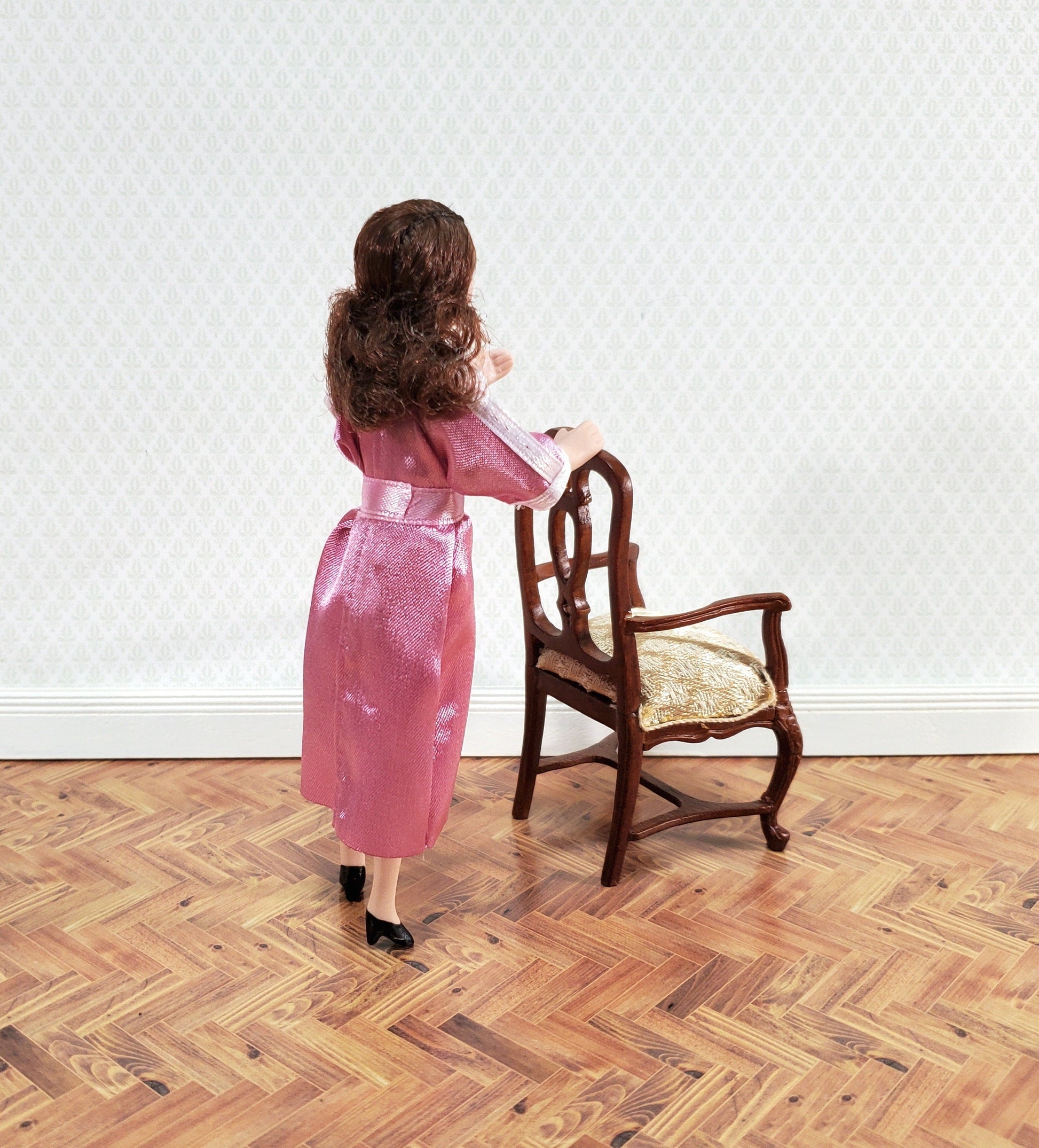 Dollhouse Female Doll Mom Mother Pink Dress Porcelain 1:12 Scale Woman