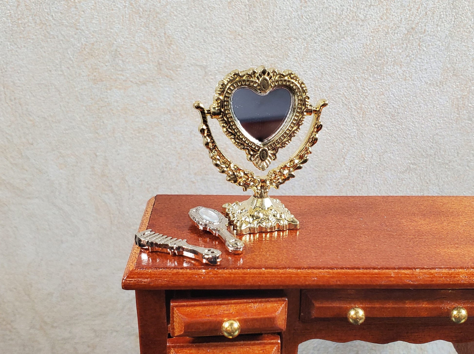 Dollhouse Vanity Make-Up Mirror with Comb and Small Mirror Heart 1:12 Scale