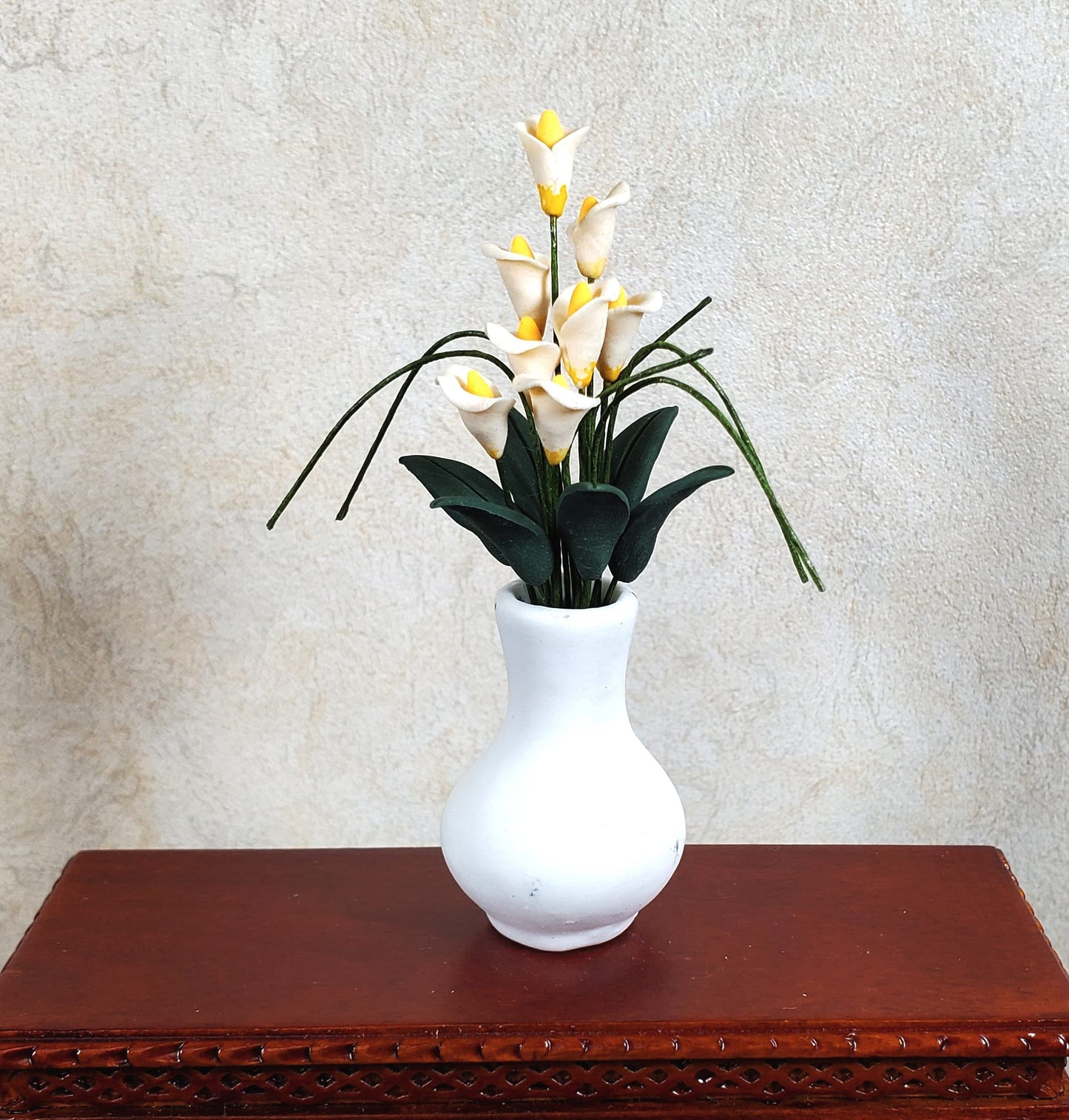 Dollhouse White Calla Lilies in White Ceramic Vase 1:6 Scale Miniature