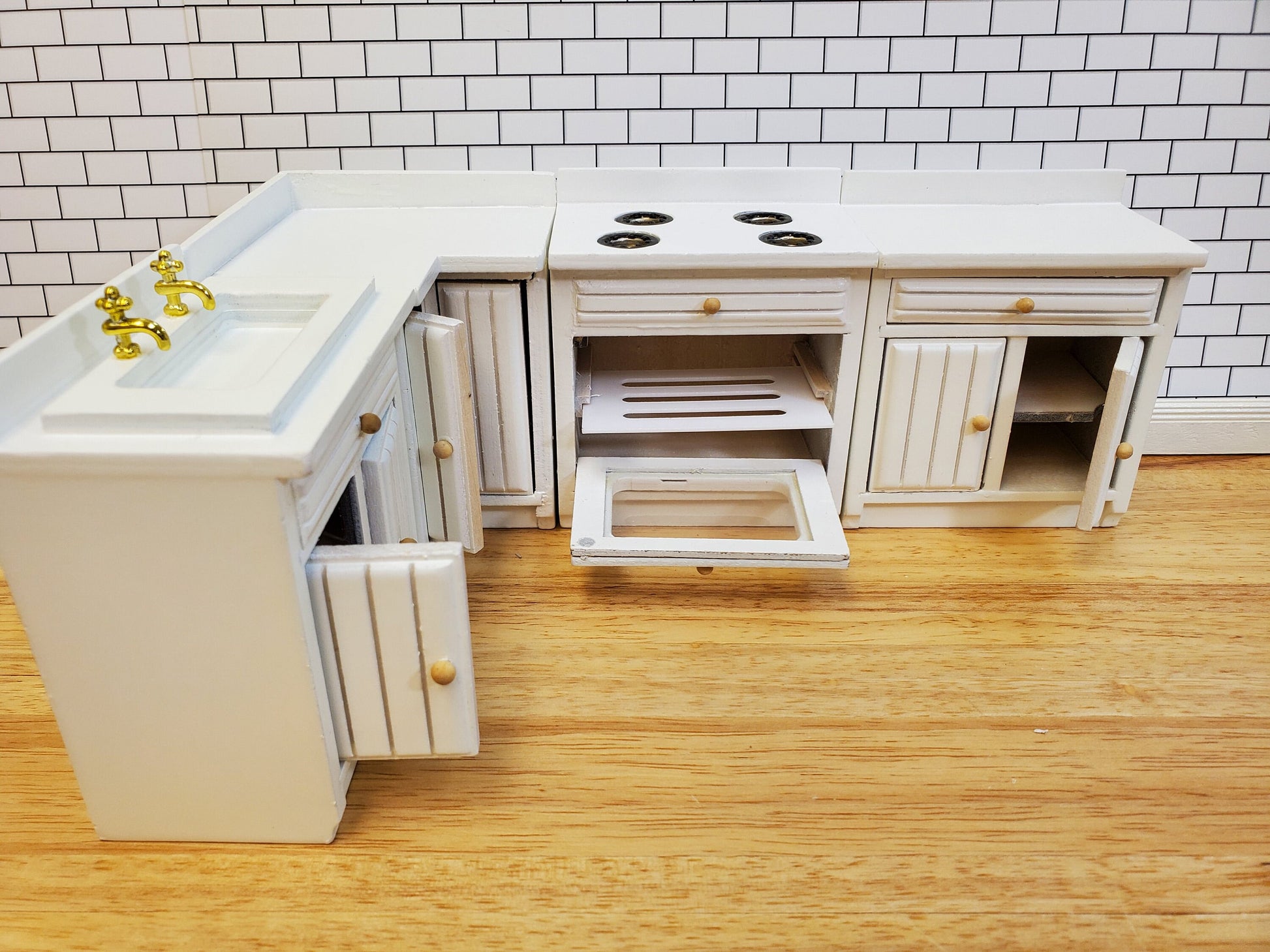 Dollhouse Kitchen Set White Sink Stove Oven Corner Piece 1:12 Scale