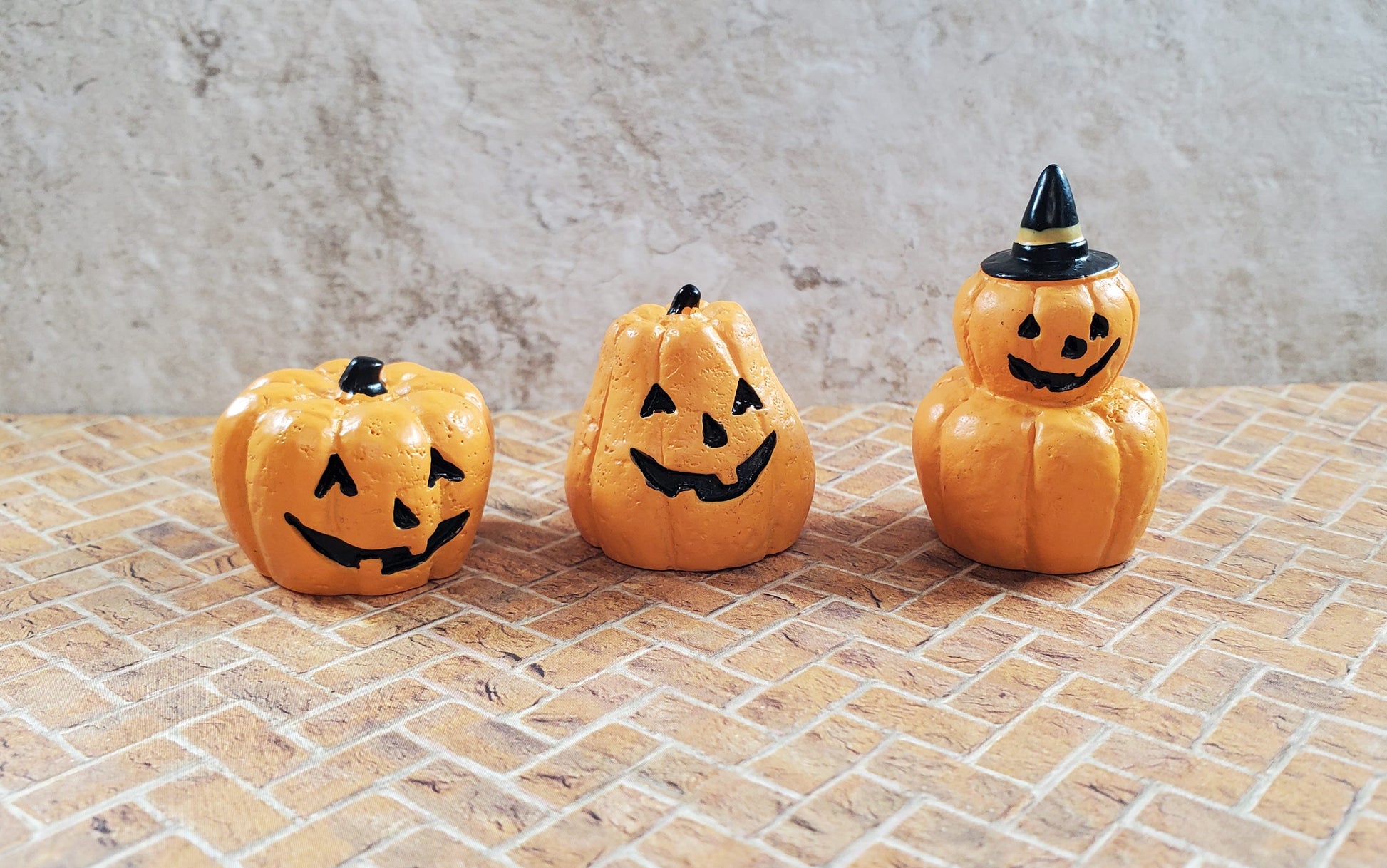 Dollhouse Pumpkins Set of 3 Halloween Decor 1:12 Scale Miniatures