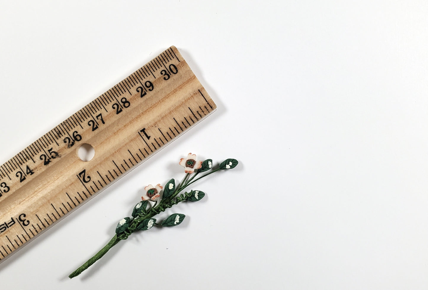 Dollhouse Small Dogwood Single Long Vine Stem with Foliage 1:12 Scale Miniature