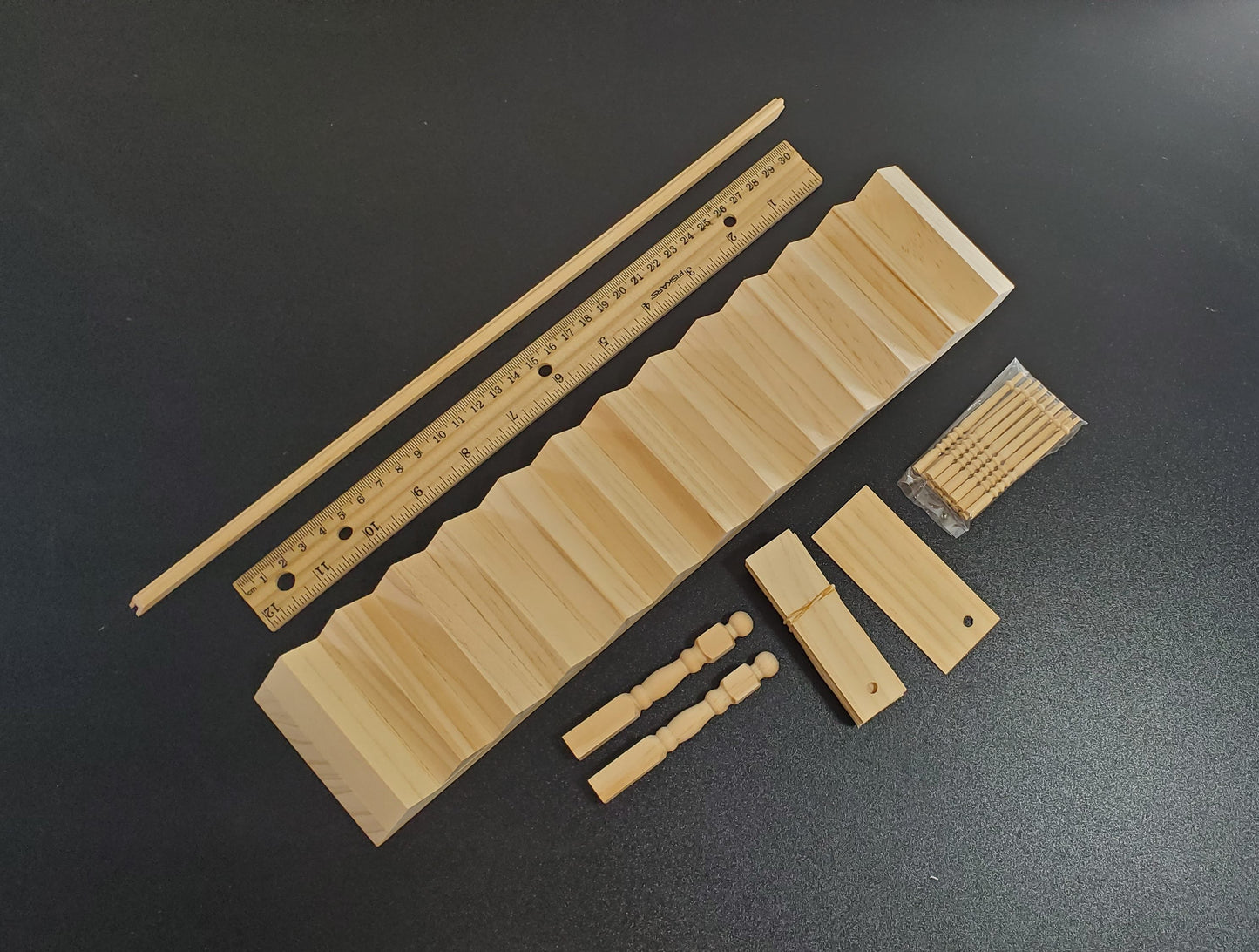 Dollhouse Complete Stair Kit Railing Balusters Newel Posts 1:12 Scale HW 7000