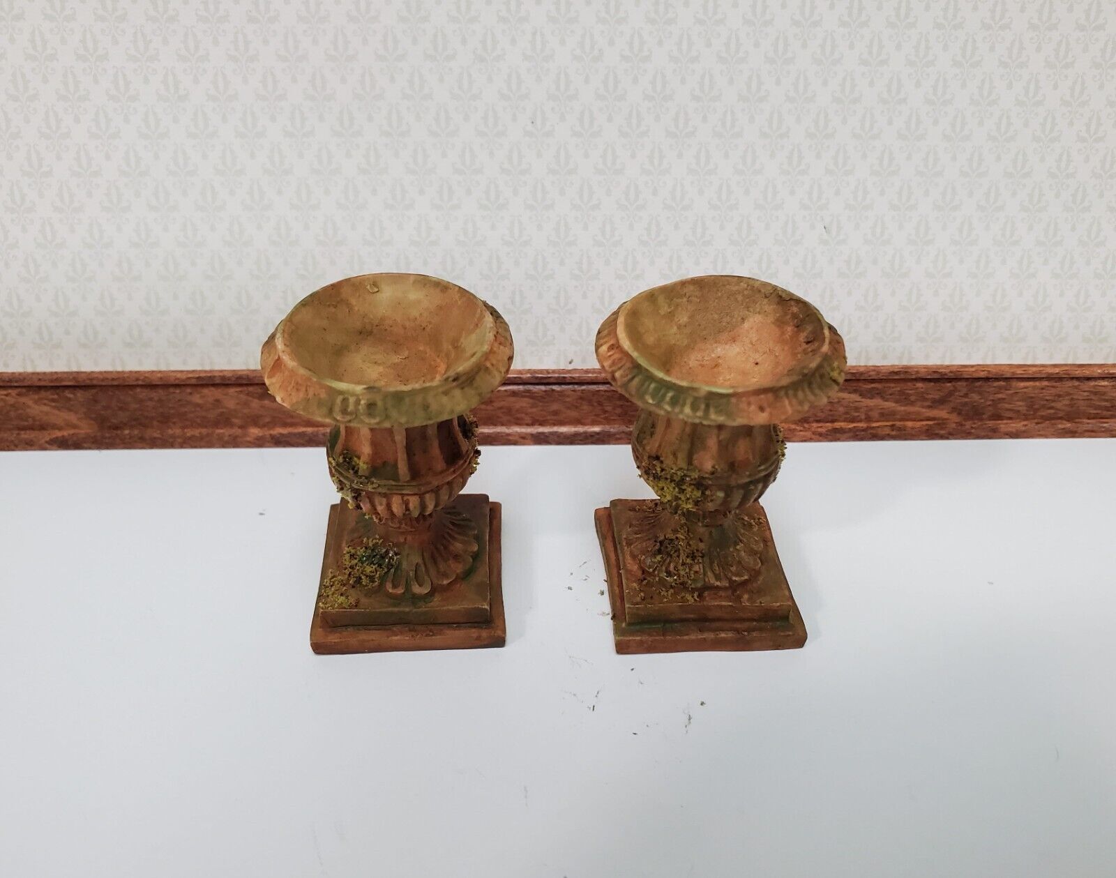 Dollhouse Urn Planter (x2) Cast Resin 1:12 Aged Tan A1441A by Falcon Miniatures