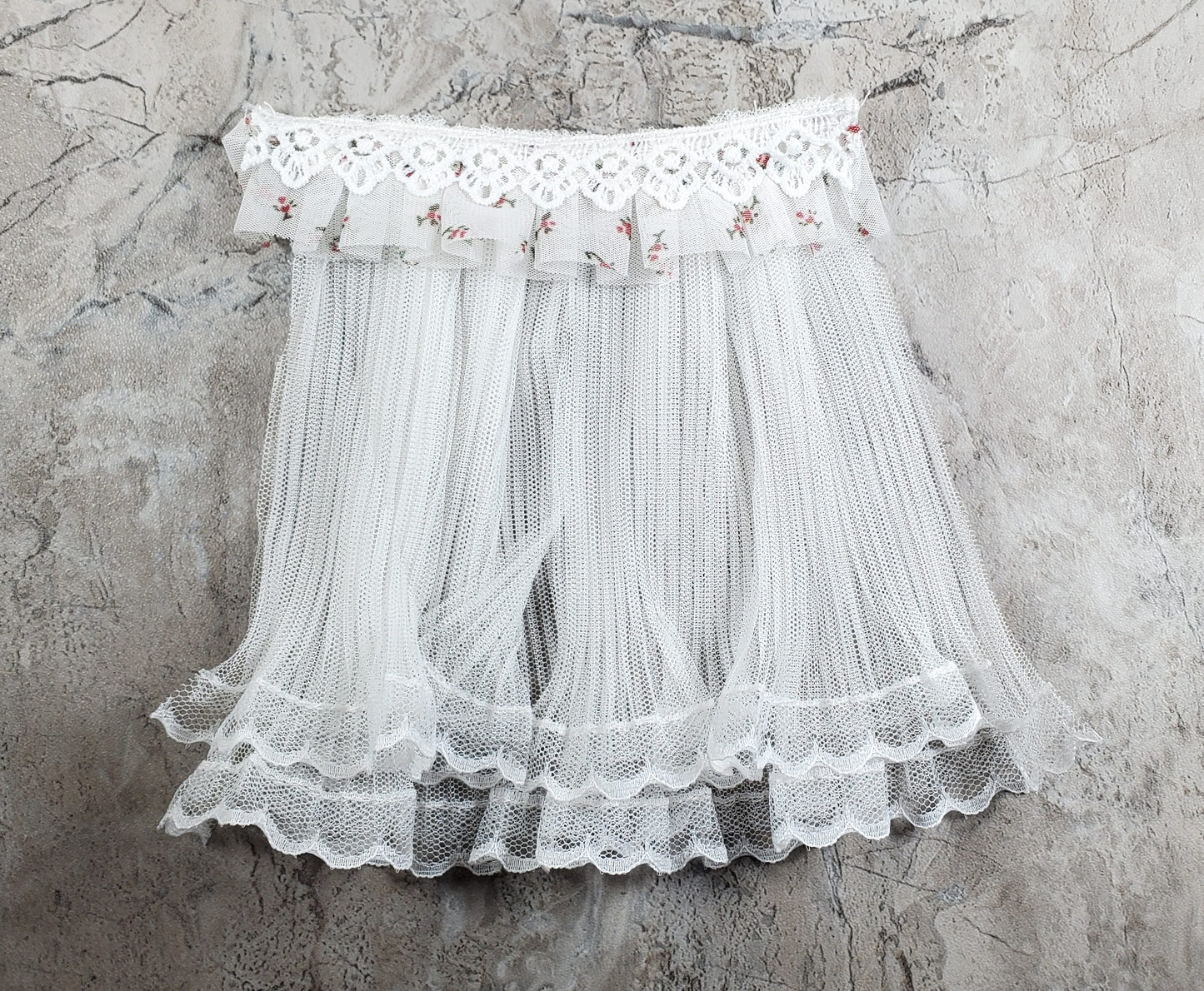 Dollhouse Lace Curtains Cream with Pink Floral Valance 1:12 Scale 5" W x 6" L
