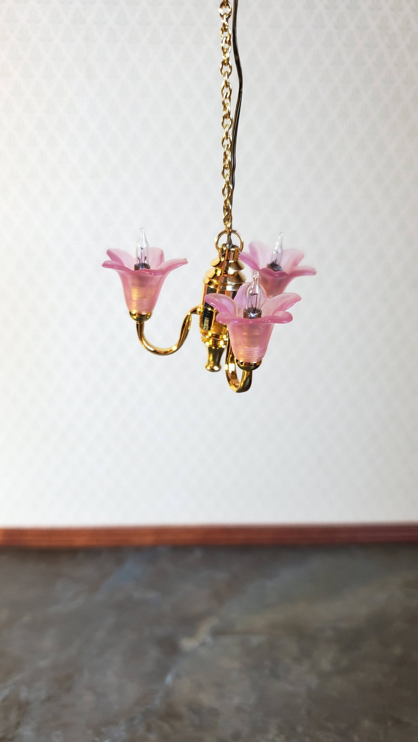 Dollhouse Pink Chandelier Flower Shade 3 Arm 12 Volt with Plug 1:12 Scale HW2736