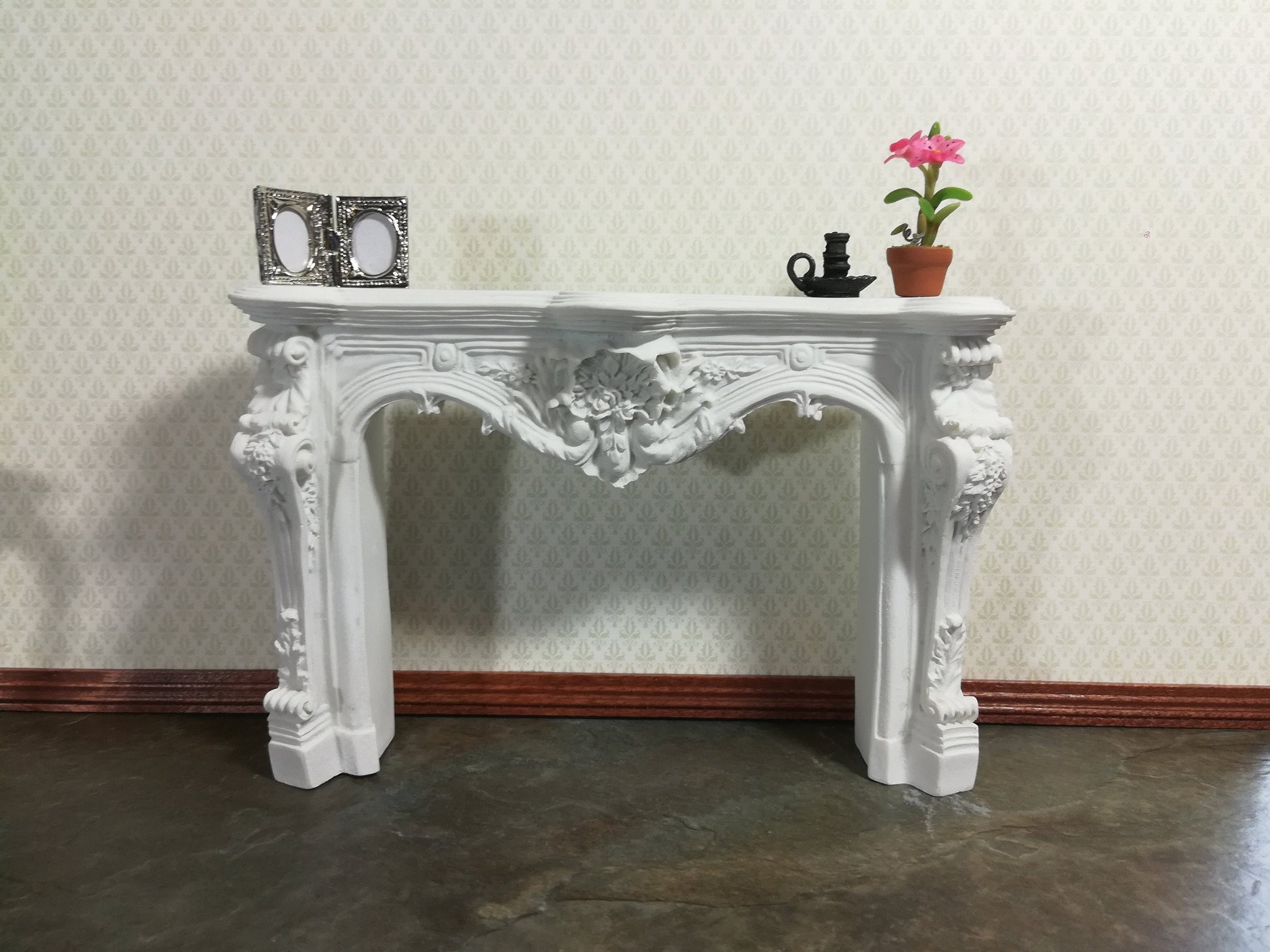 Dollhouse Miniature Chamber Candle Holder 1:12 Scale Black Metal