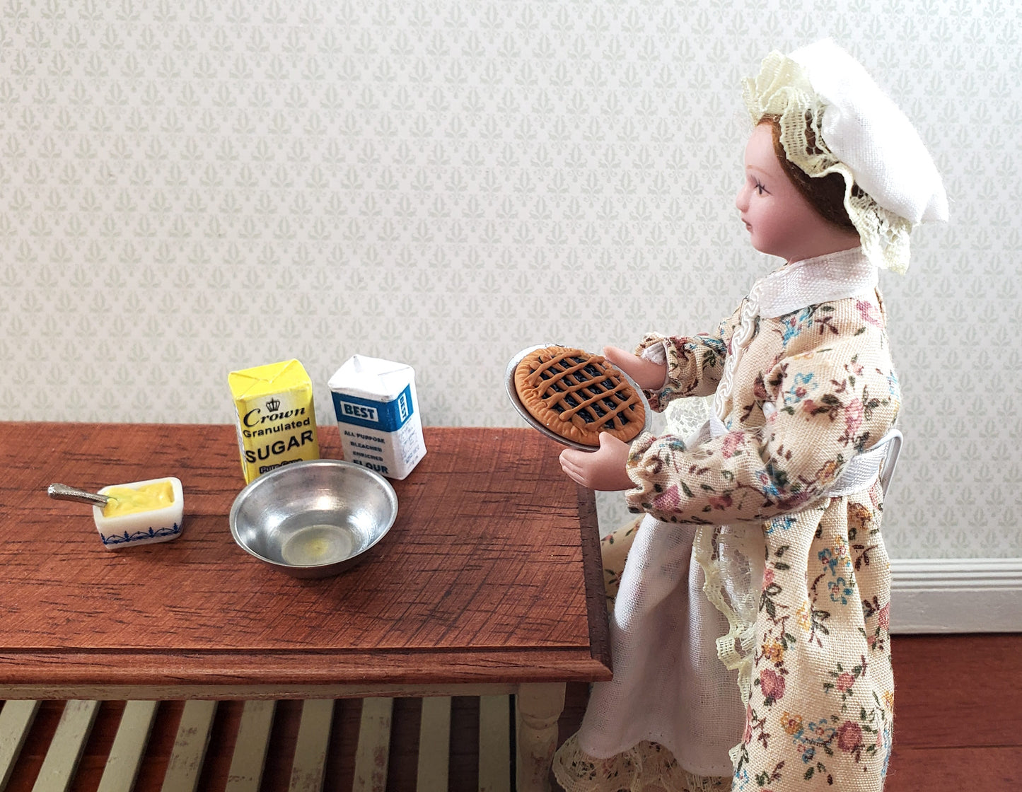 Dollhouse Blueberry Pie on Plate 1:12 Scale Miniature Kitchen Food Bakery