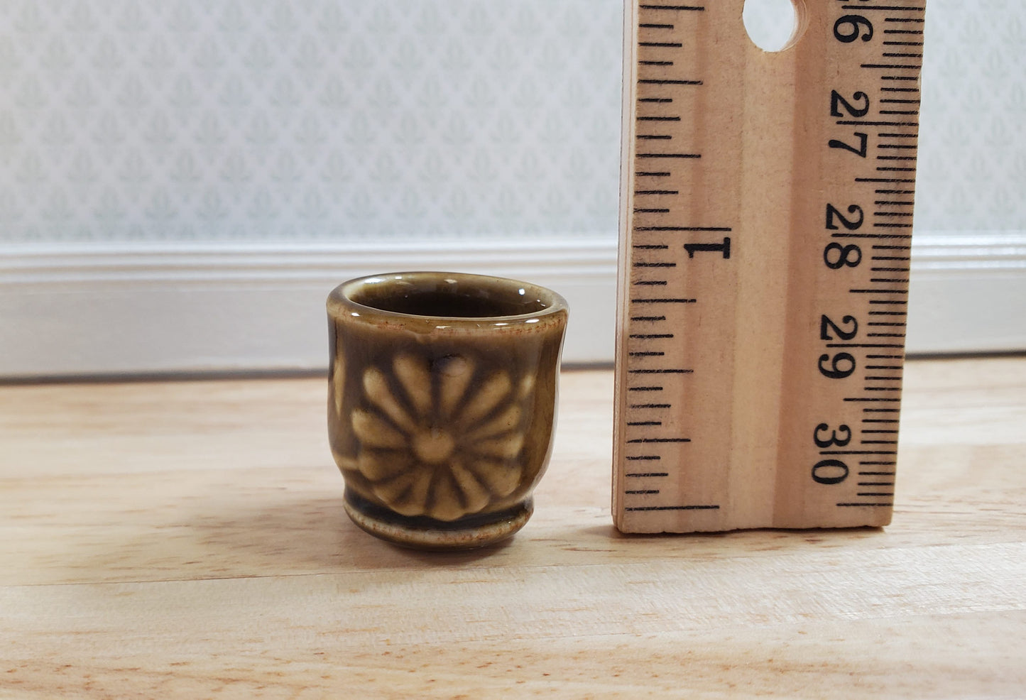 Dollhouse Brown Ceramic Planter Garden Pot 1:12 Scale Falcon Miniatures