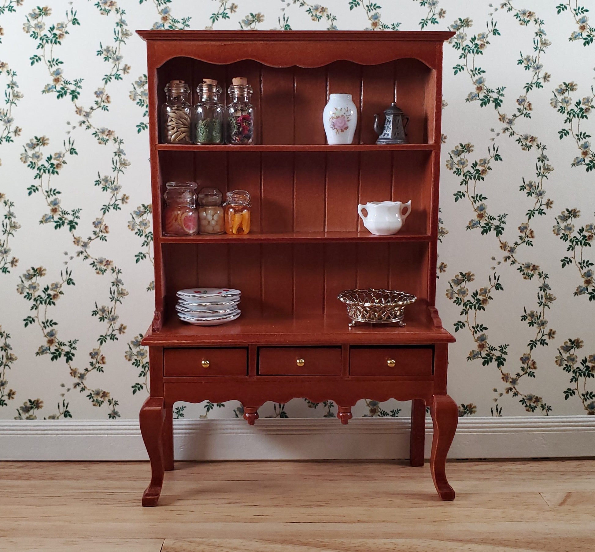 Dollhouse Kitchen Cupboard Hutch Queen Anne Style 1:12 Scale Miniature Furniture