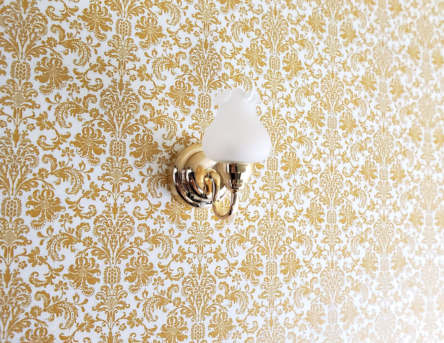 Dollhouse Miniature LED Battery Light Single Tulip Sconce 1:12 Scale