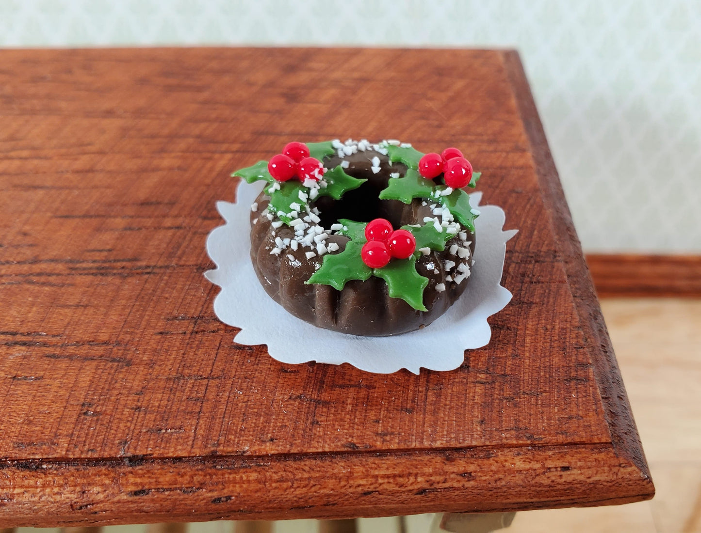 Dollhouse Bundt Cake Christmas Holly Round 1:12 Scale Miniature Food Dessert