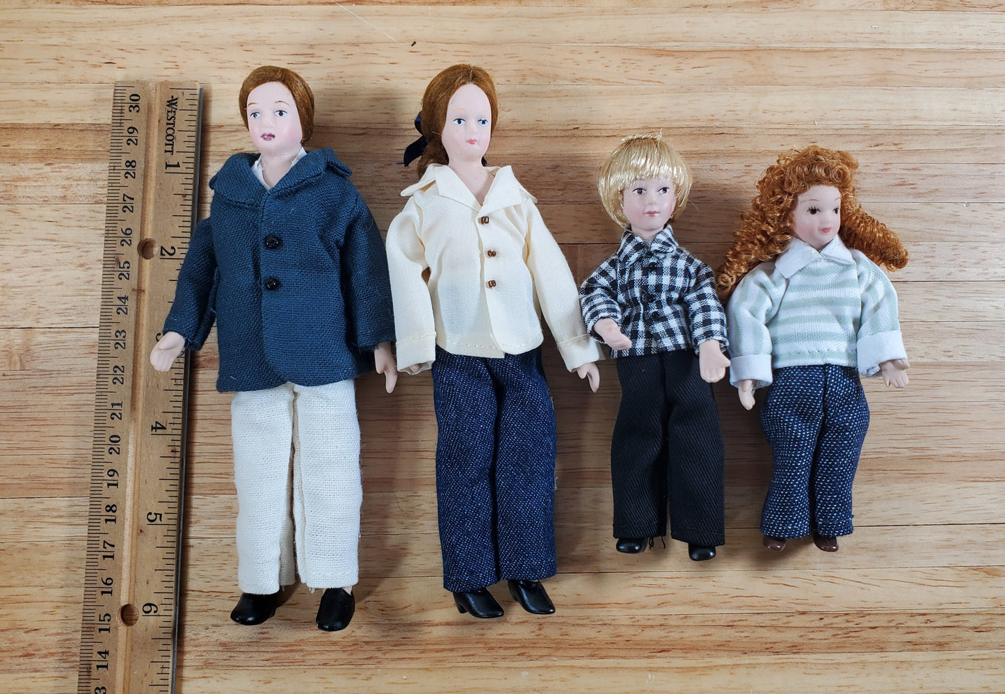 Dollhouse Family People Porcelain Dolls Modern Poseable 1:12 Scale Miniatures