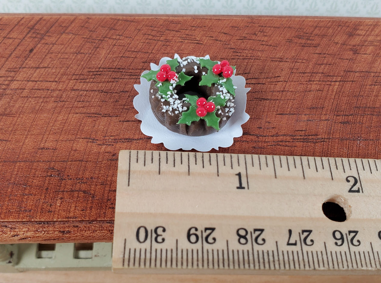 Dollhouse Bundt Cake Christmas Holly Round 1:12 Scale Miniature Food Dessert