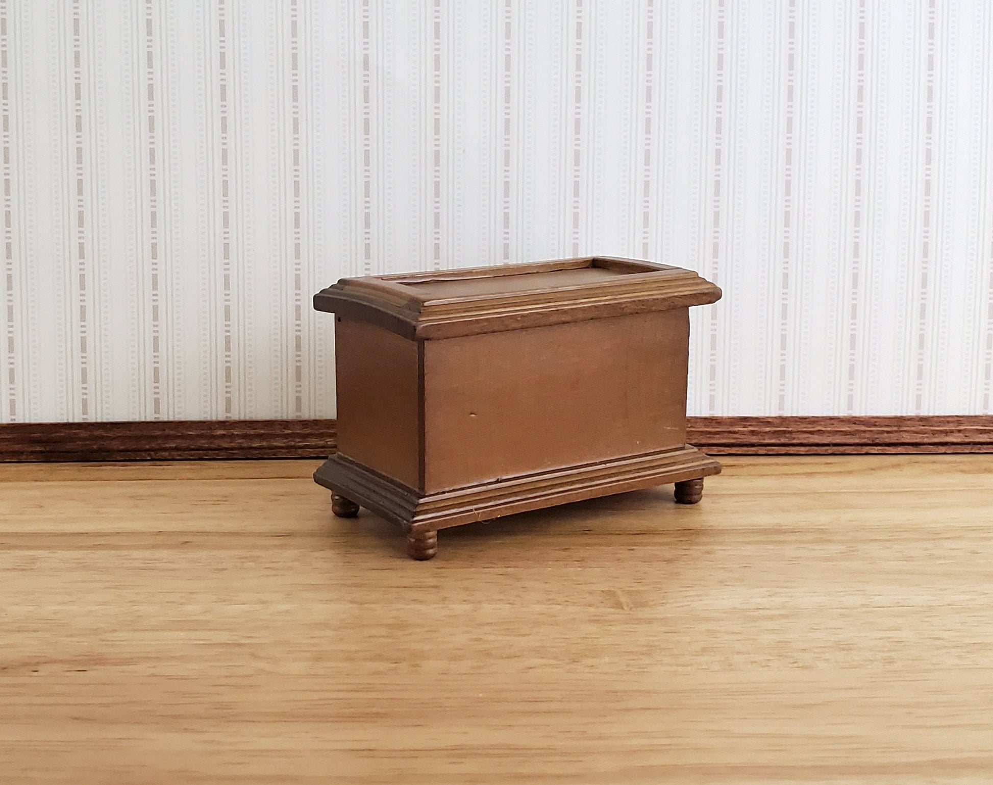 Dollhouse Miniature Wood Blanket Trunk or Toy Chest 1:12 Scale Furniture