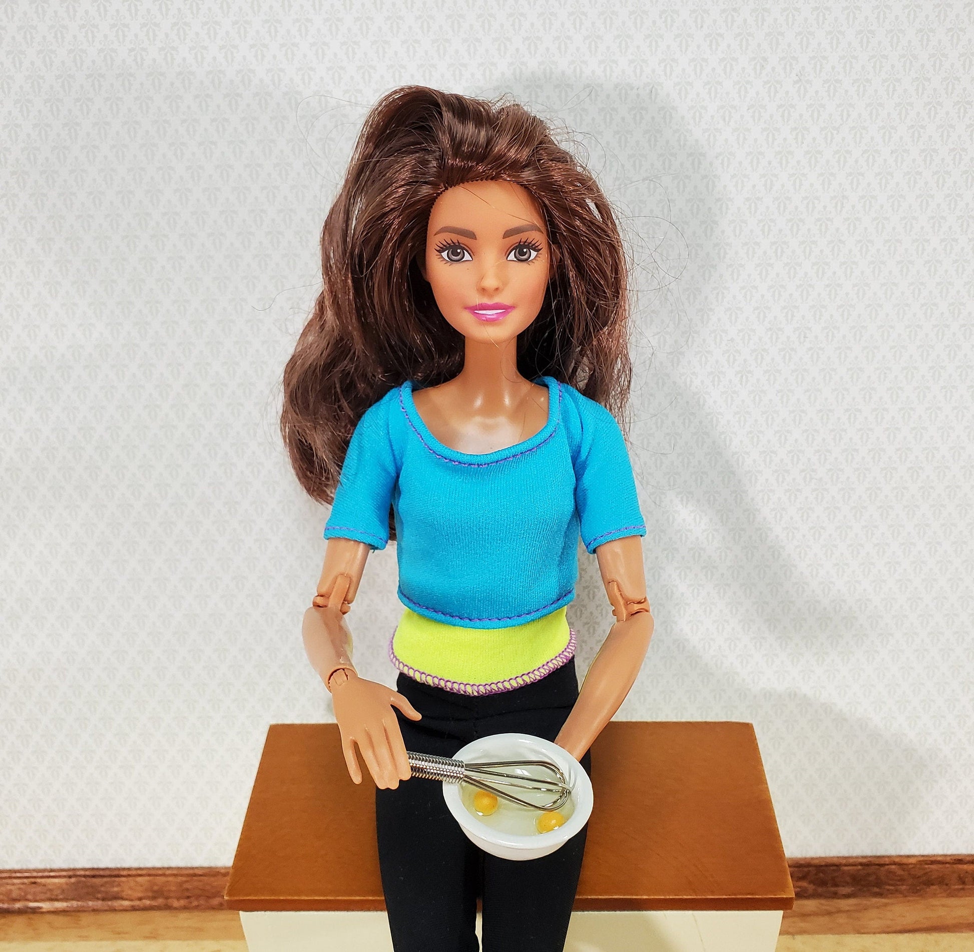 Miniature 1:6 Scale Whisk with Bowl and Cracked Eggs Playscale Fashion Doll Size