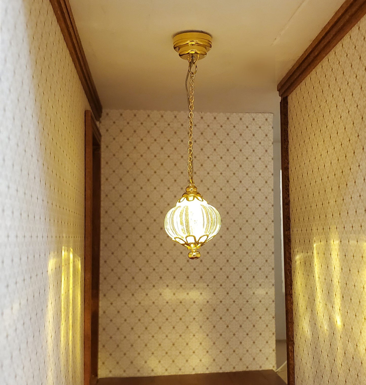 Dollhouse Battery Bead Ceiling Light 1:12 Scale Miniature Houseworks 2557