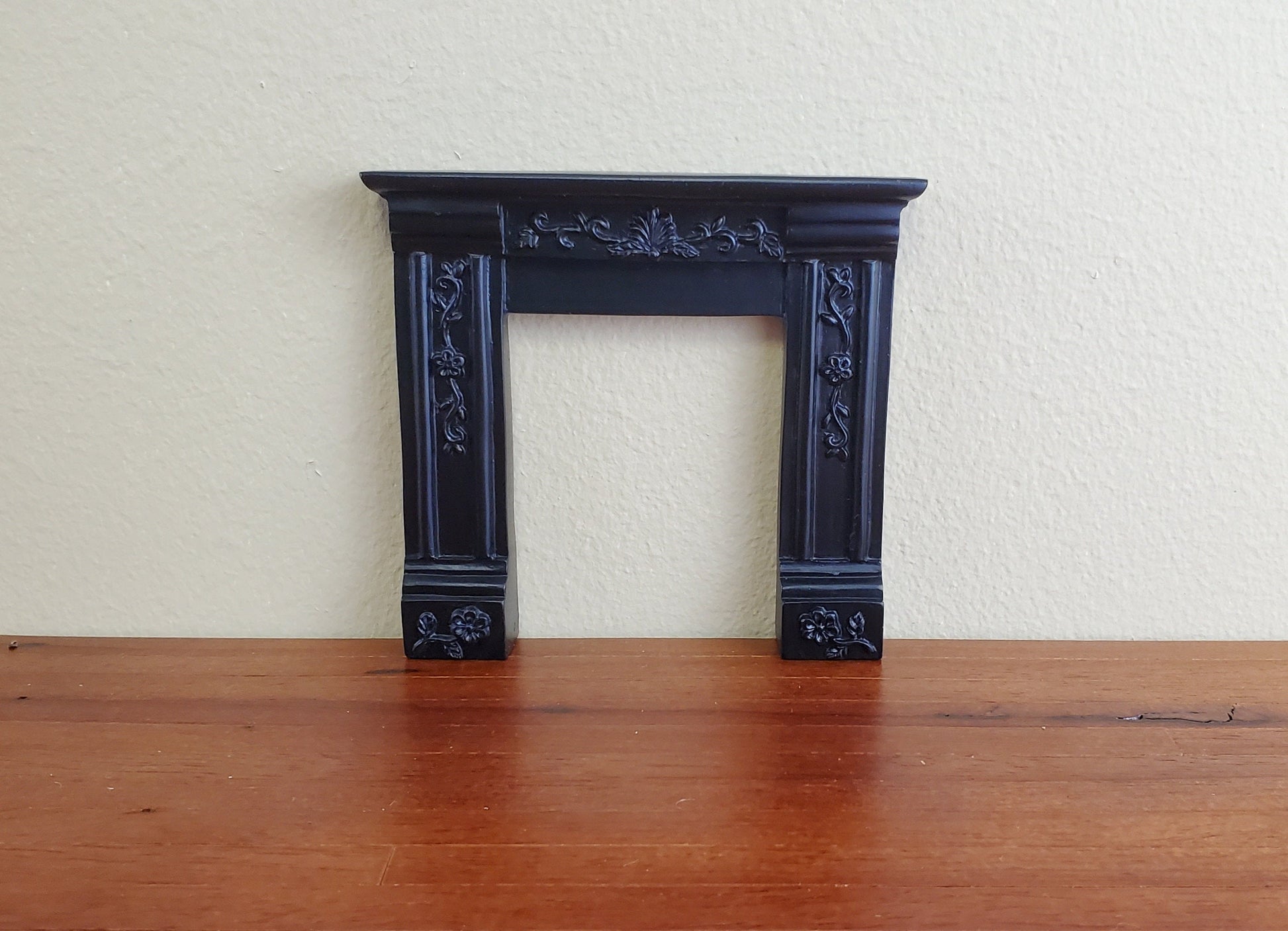 Dollhouse Miniature Fireplace Surround Victorian with Flowers Black 1:12 Scale