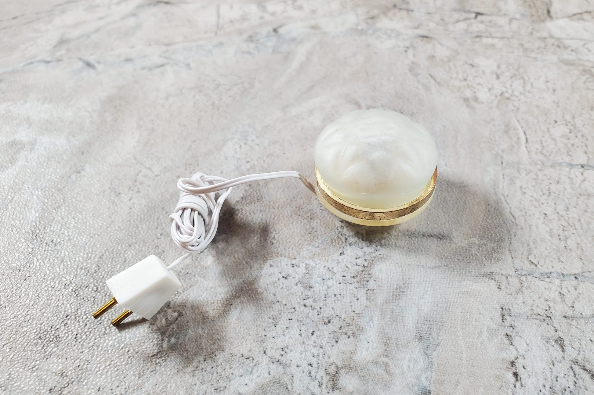 Dollhouse Frosted Round Ceiling Light 1:12 Scale Miniature 12 Volt with Plug