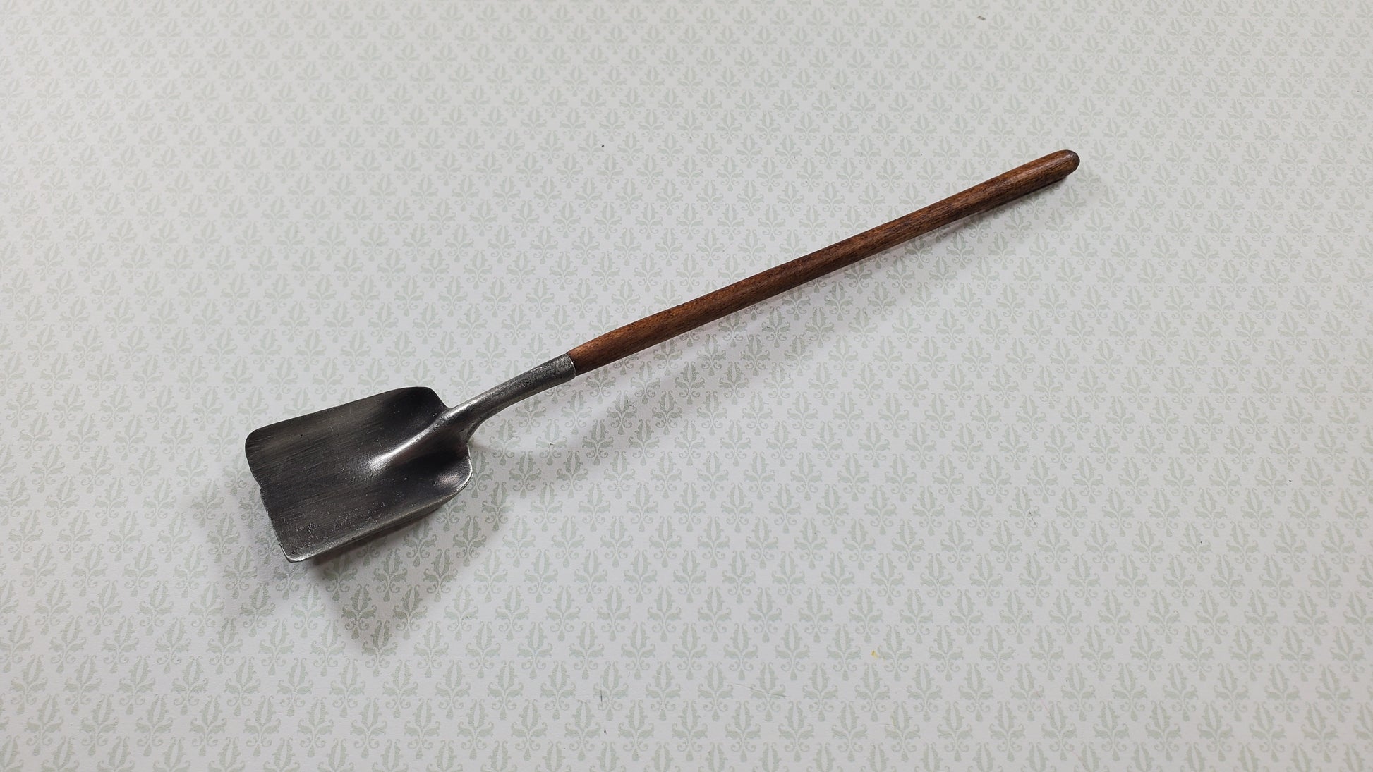 Dollhouse Long Handled Flat Square Shovel Sir Thomas Thumb 1:12 Scale Miniature
